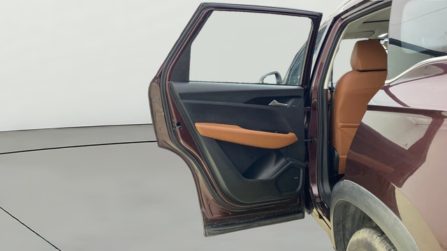 View MG Hector Plus Image 16 Used MG Hector Plus Image 16