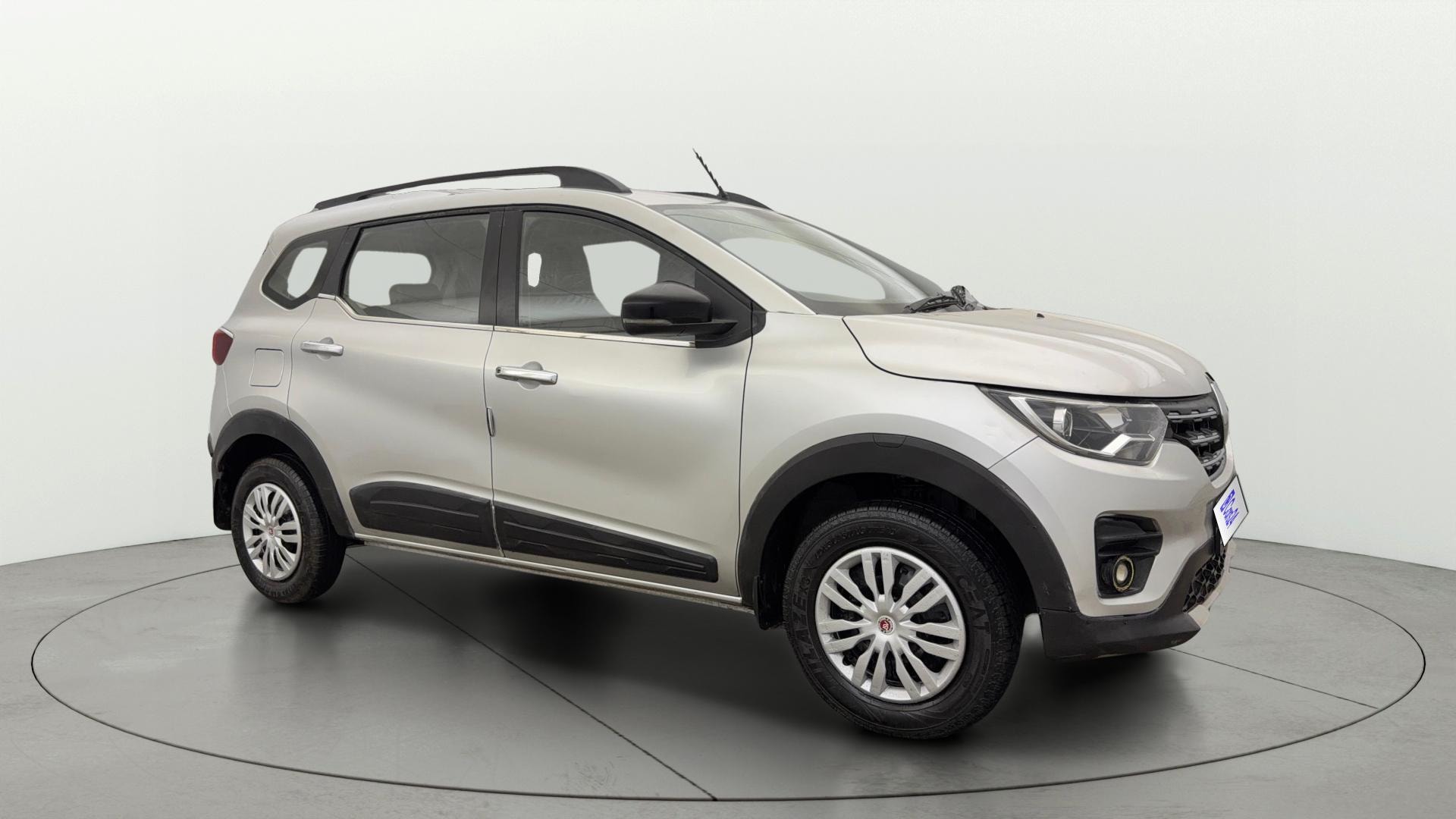 View 2023 Renault Triber RXT Image 22 Used 2023 Renault Triber RXT Image 22