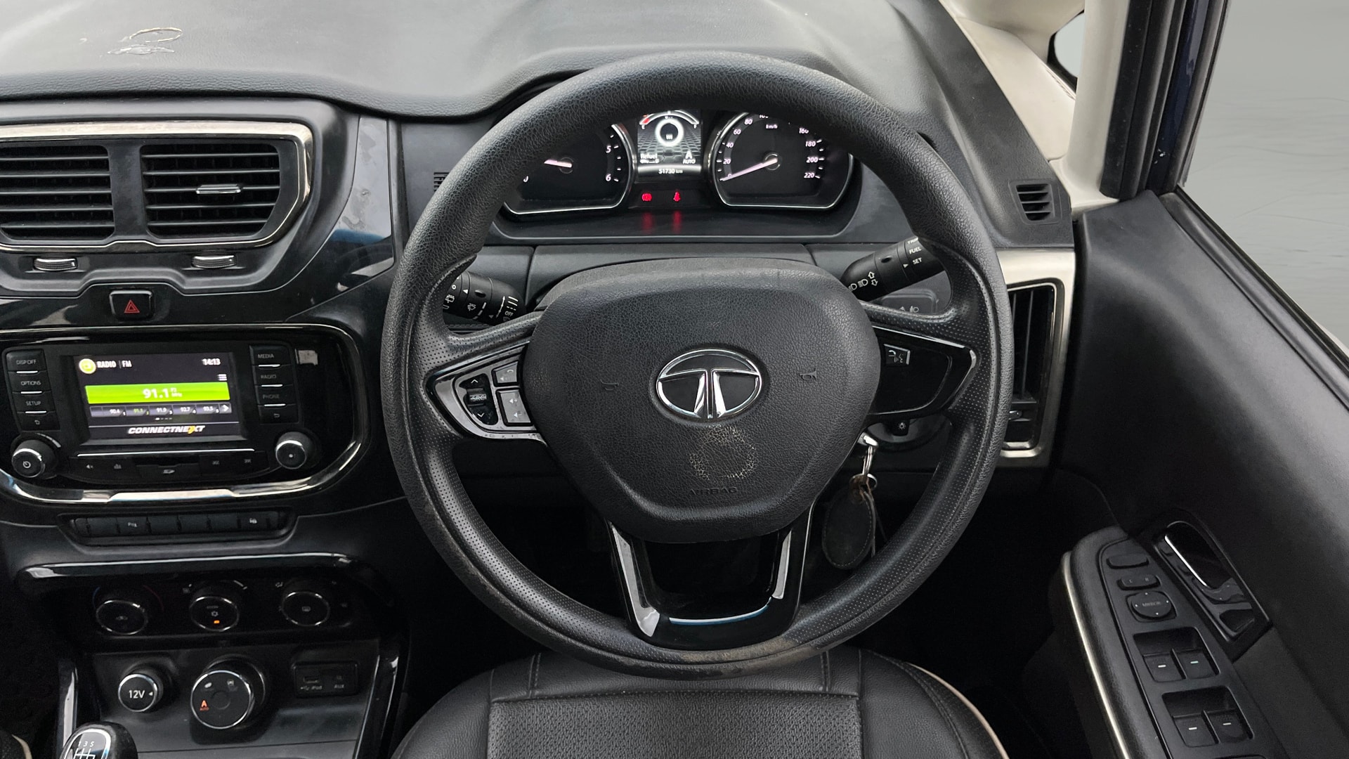 View 2018 Tata Hexa XM 4X2 Image 22 Used 2018 Tata Hexa XM 4X2 Image 22