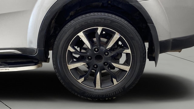 View Mahindra XUV500 Image 8 Used Mahindra XUV500 Image 8