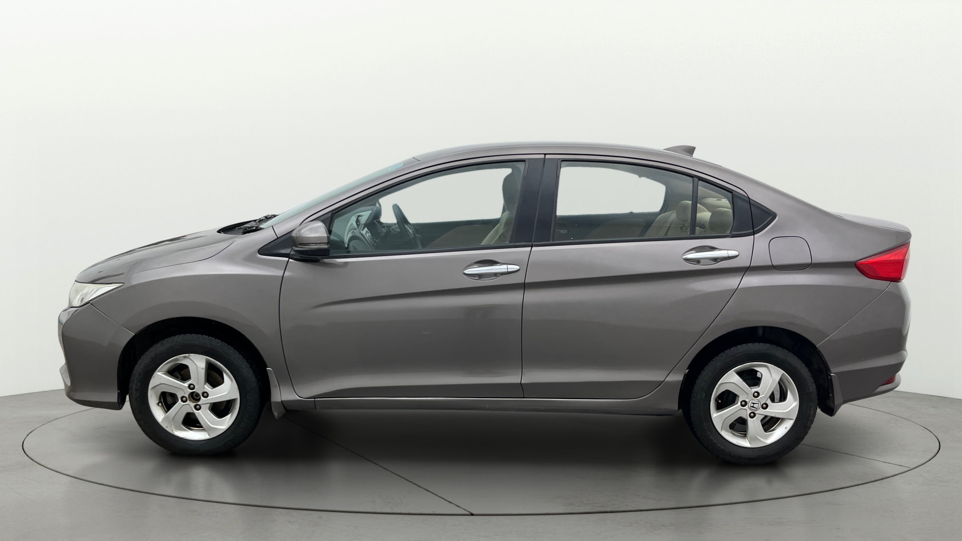 View 2016 Honda City ZX MT Diesel Anniversary Edition Image 6 Used 2016 Honda City ZX MT Diesel Anniversary Edition Image 6