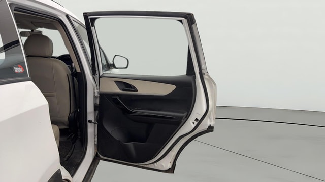View Mahindra XUV700 Image 5 Used Mahindra XUV700 Image 5