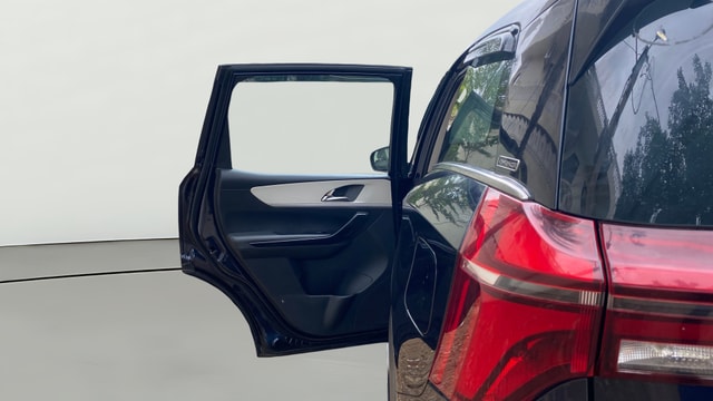 View Mahindra XUV700 Image 24 Used Mahindra XUV700 Image 24