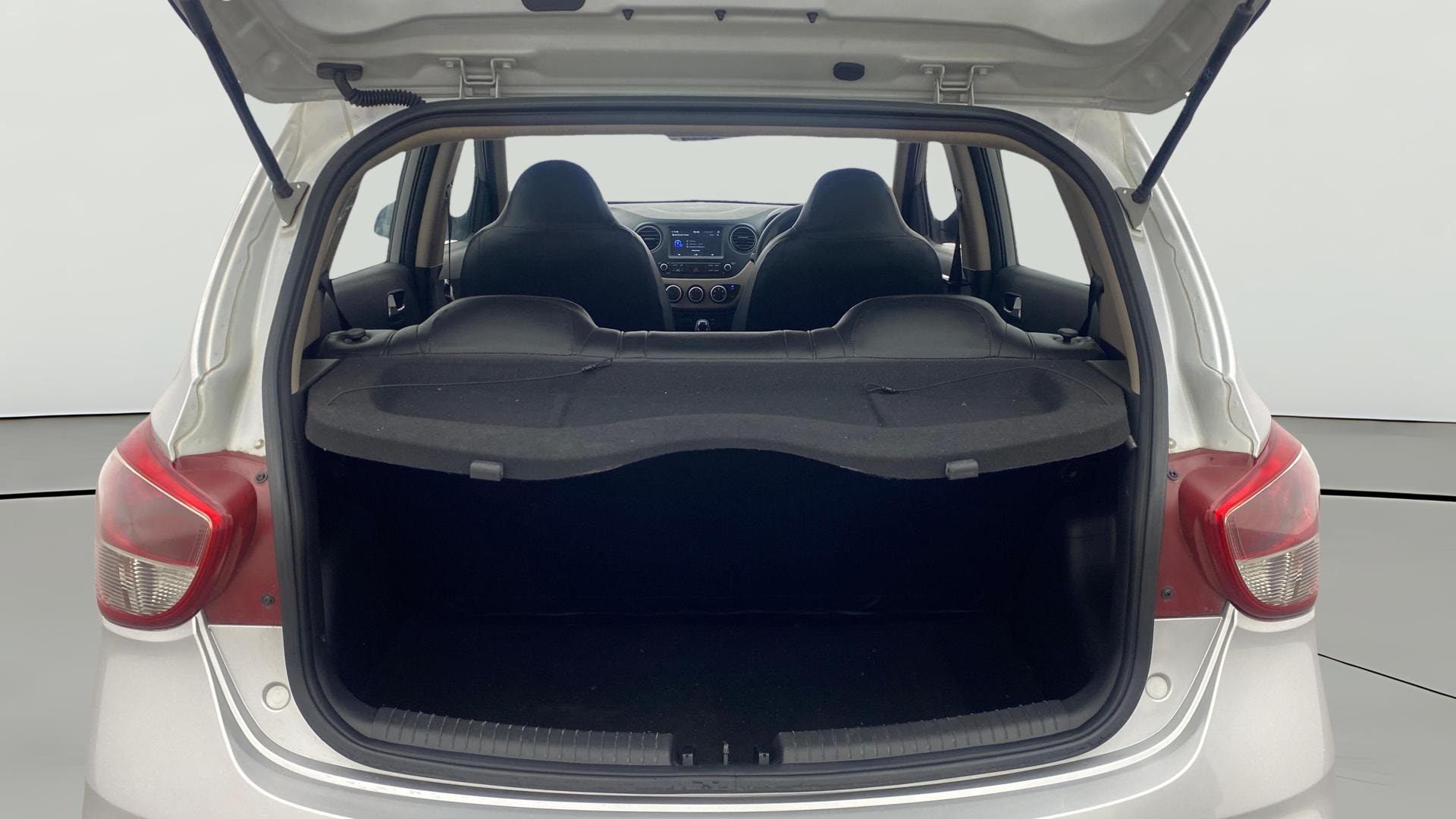 View 2018 Hyundai Grand i10 1.2 Sportz AT Petrol Image 37 Used 2018 Hyundai Grand i10 1.2 Sportz AT Petrol Image 37