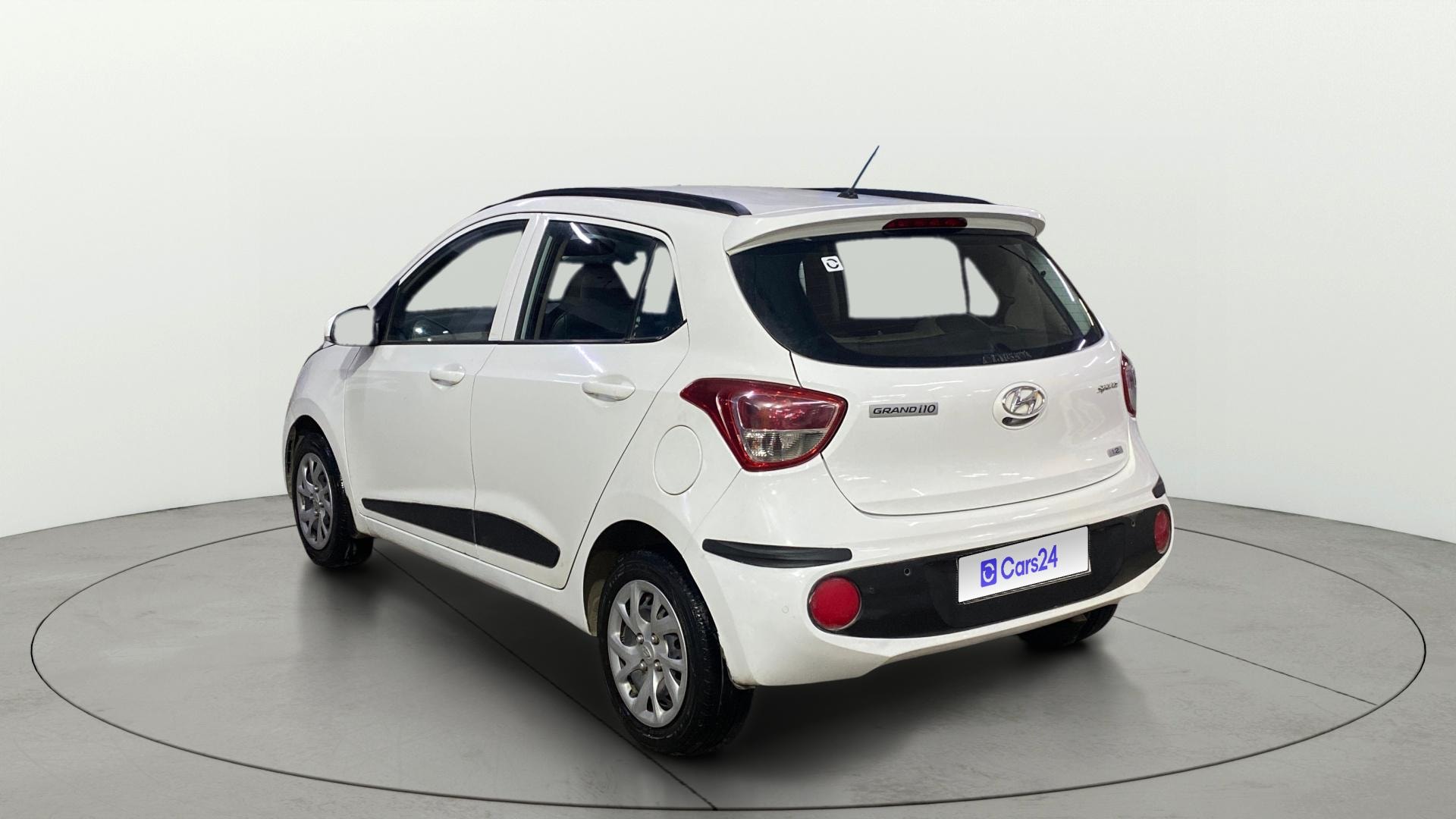 View 2019 Hyundai Grand i10 Sportz 1.2 Kappa Image 2 Used 2019 Hyundai Grand i10 Sportz 1.2 Kappa Image 2