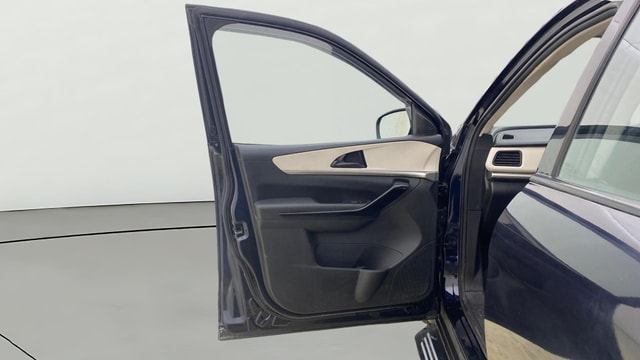 View Mahindra XUV700 Image 32 Used Mahindra XUV700 Image 32