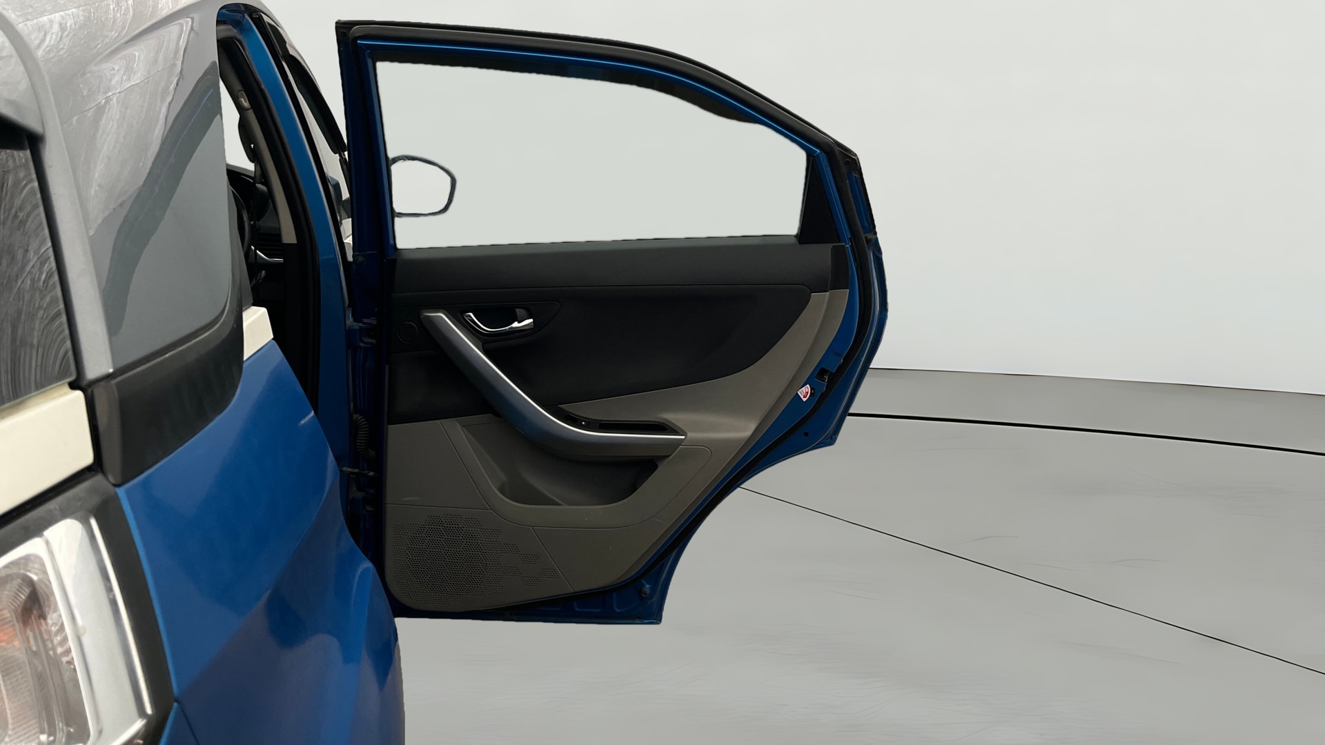View 2018 Tata Nexon Revotron XE Image 5 Used 2018 Tata Nexon Revotron XE Image 5