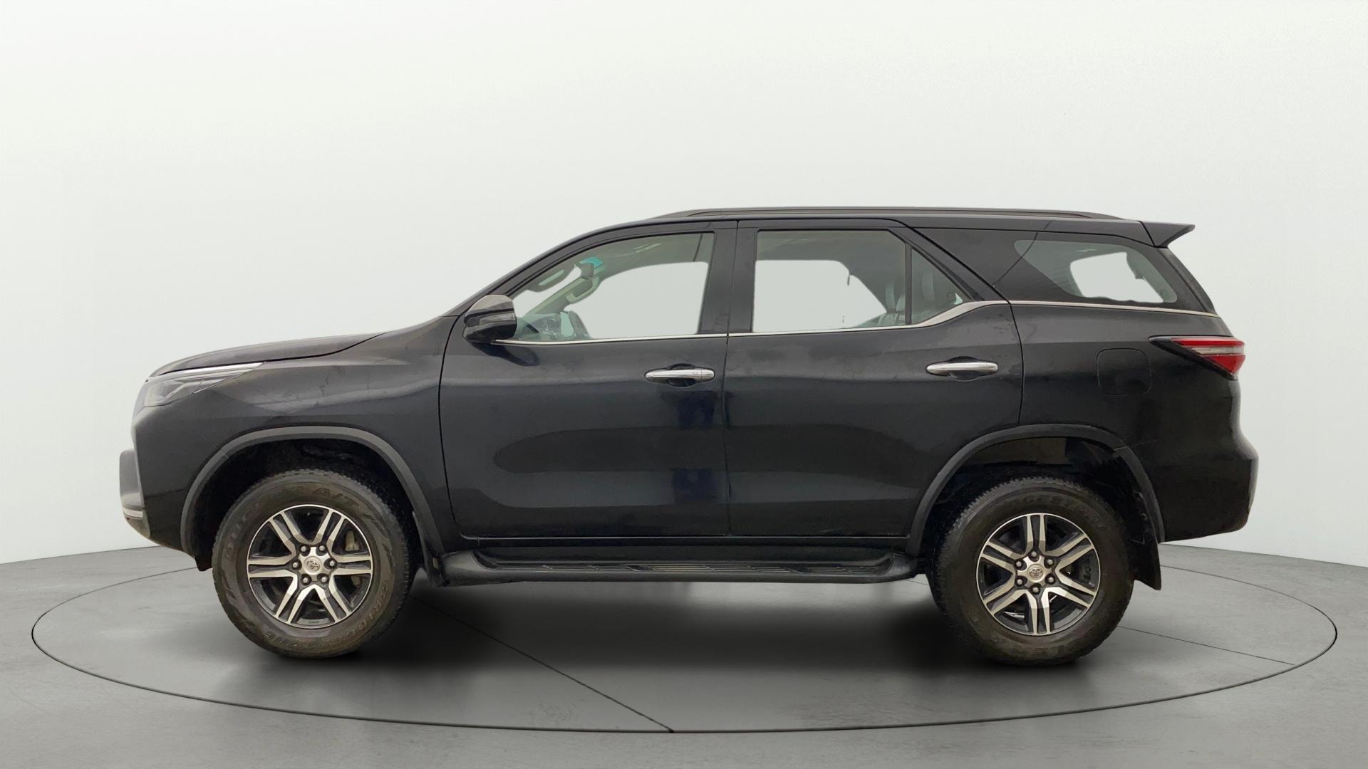 View 2021 Toyota Fortuner 2.8 4X2 MT Image 6 Used 2021 Toyota Fortuner 2.8 4X2 MT Image 6
