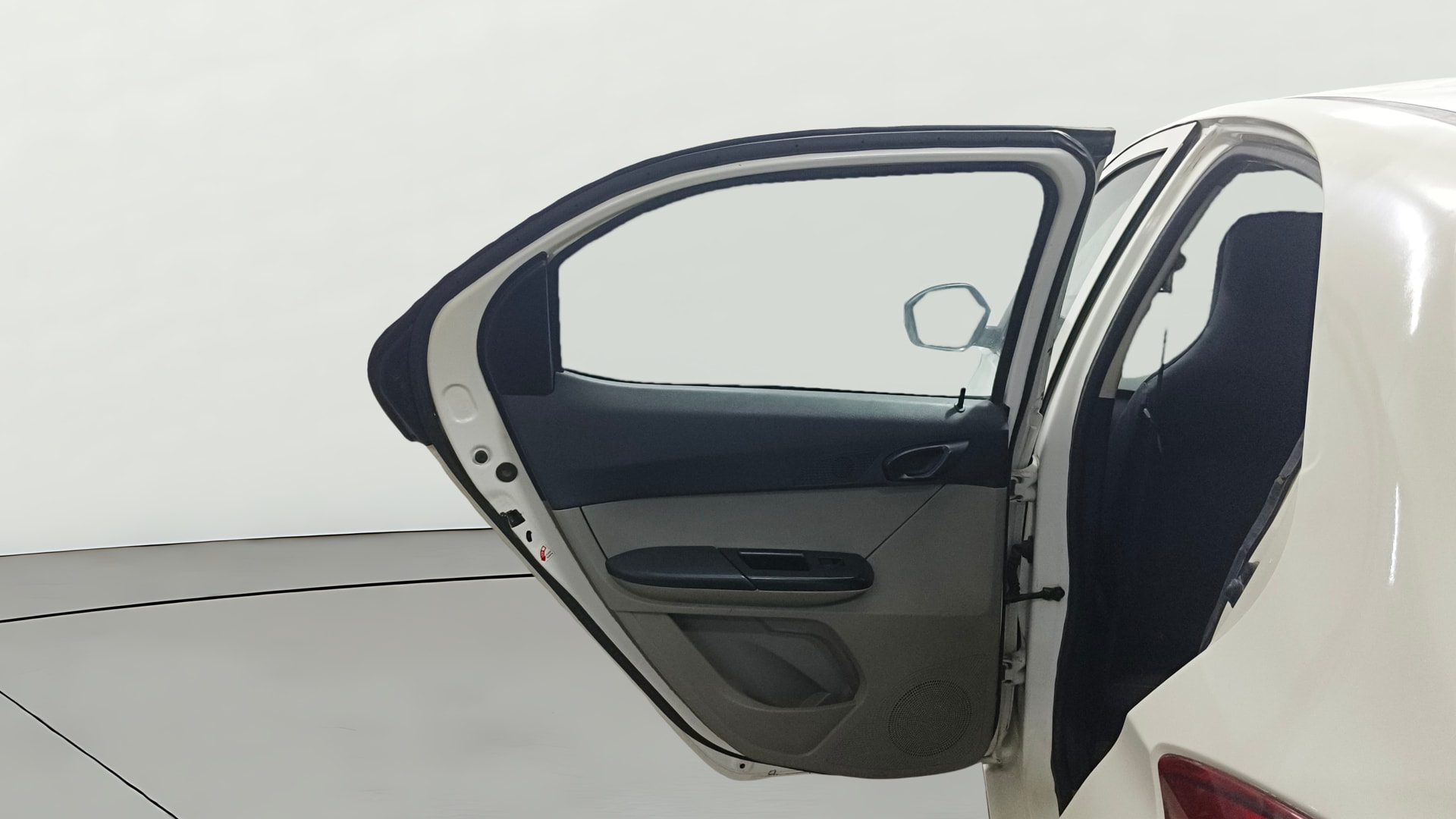View 2019 Tata Tiago Revotorq XB Image 22 Used 2019 Tata Tiago Revotorq XB Image 22