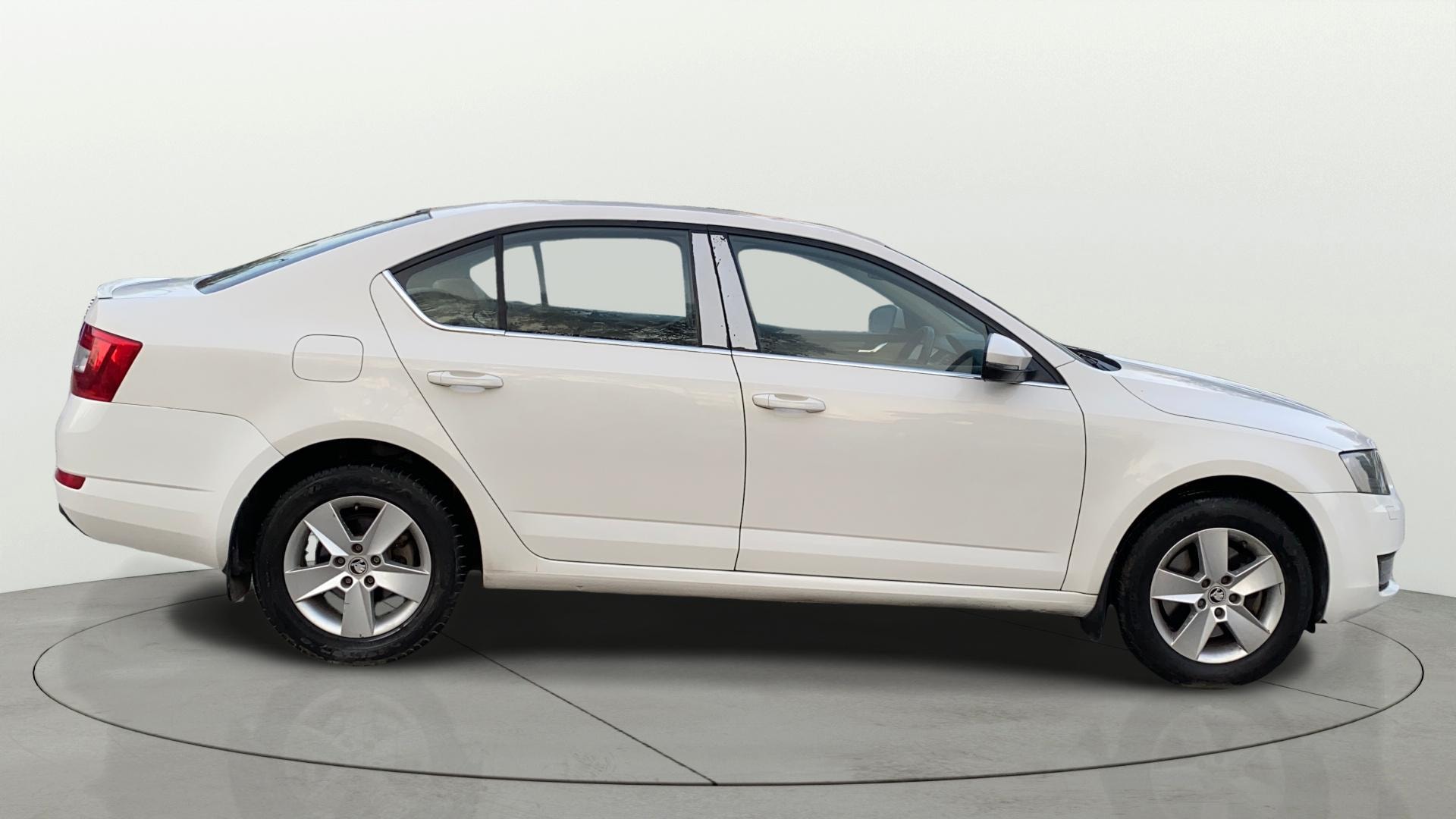 View 2017 Skoda Octavia 1.4 Style TSI MT Image 9 Used 2017 Skoda Octavia 1.4 Style TSI MT Image 9
