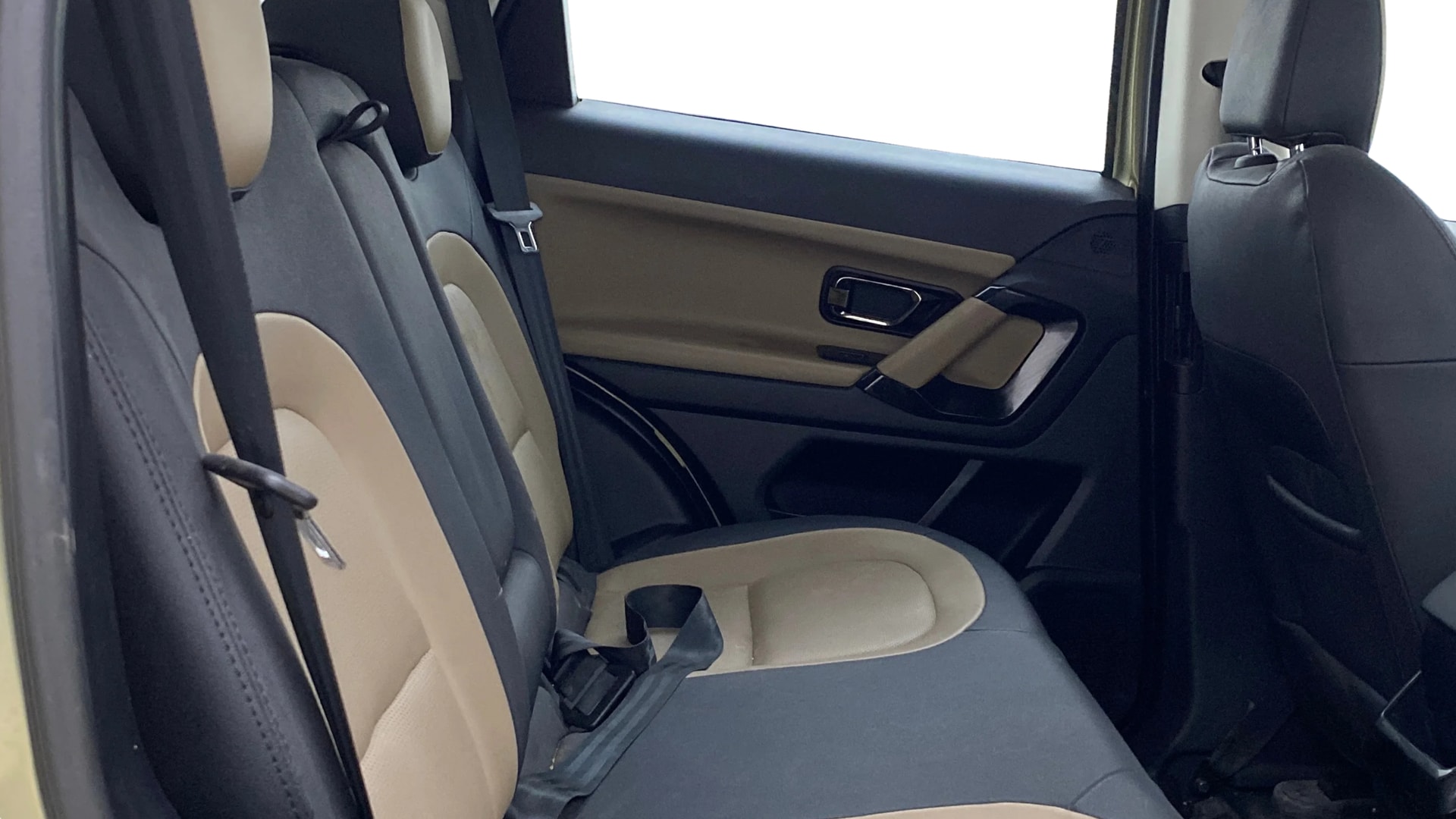 View 2022 Tata Harrier XE Image 37 Used 2022 Tata Harrier XE Image 37