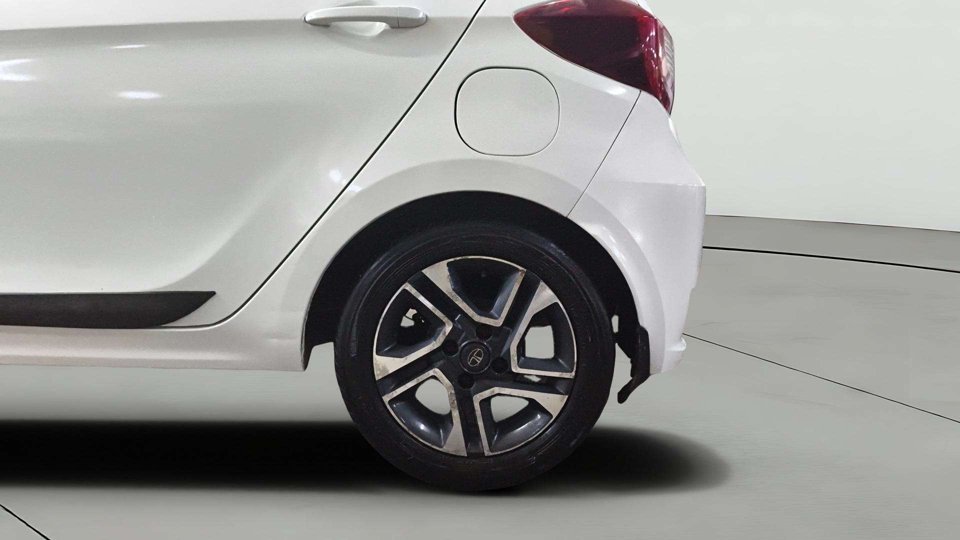 View 2020 Tata Tiago Revotorq XB Image 7 Used 2020 Tata Tiago Revotorq XB Image 7