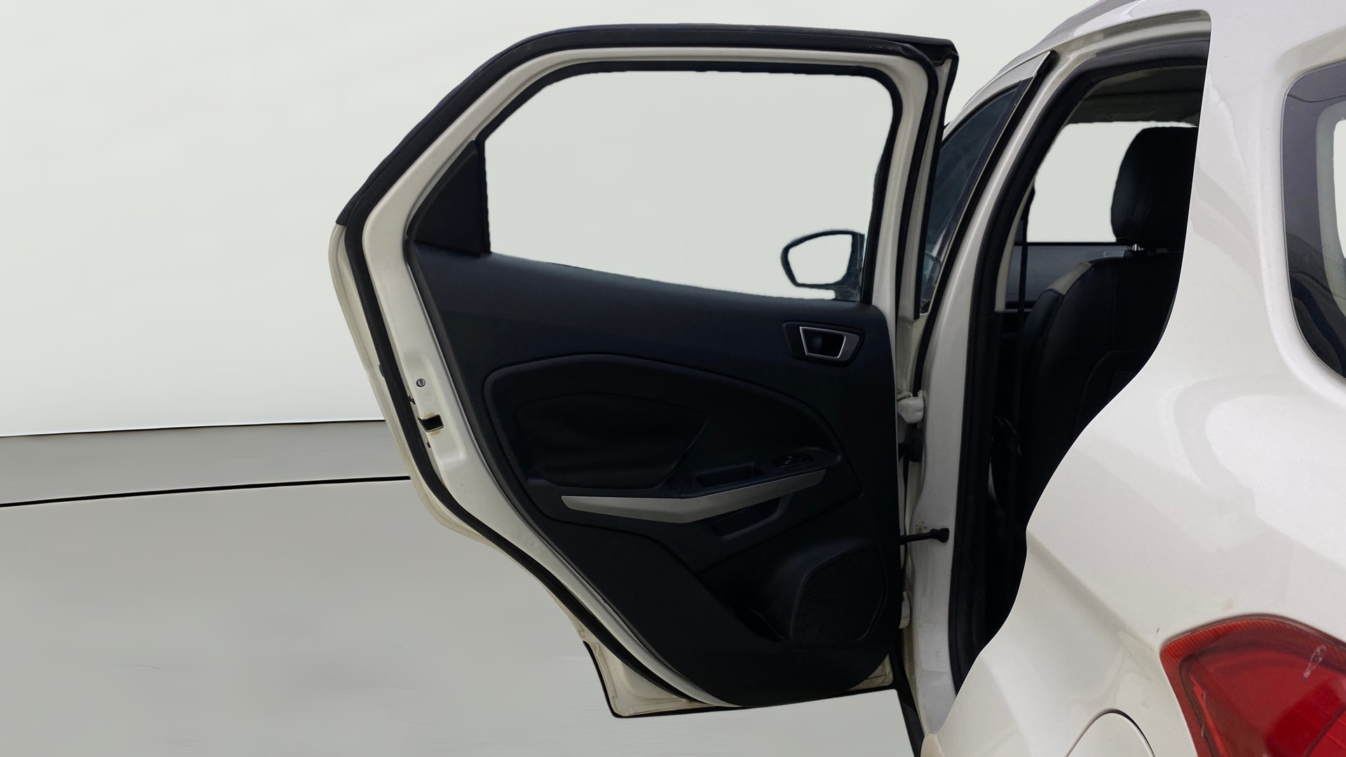 View 2018 Ford EcoSport 1.5 TDCi Diesel Ambiente BS IV Image 14 Used 2018 Ford EcoSport 1.5 TDCi Diesel Ambiente BS IV Image 14
