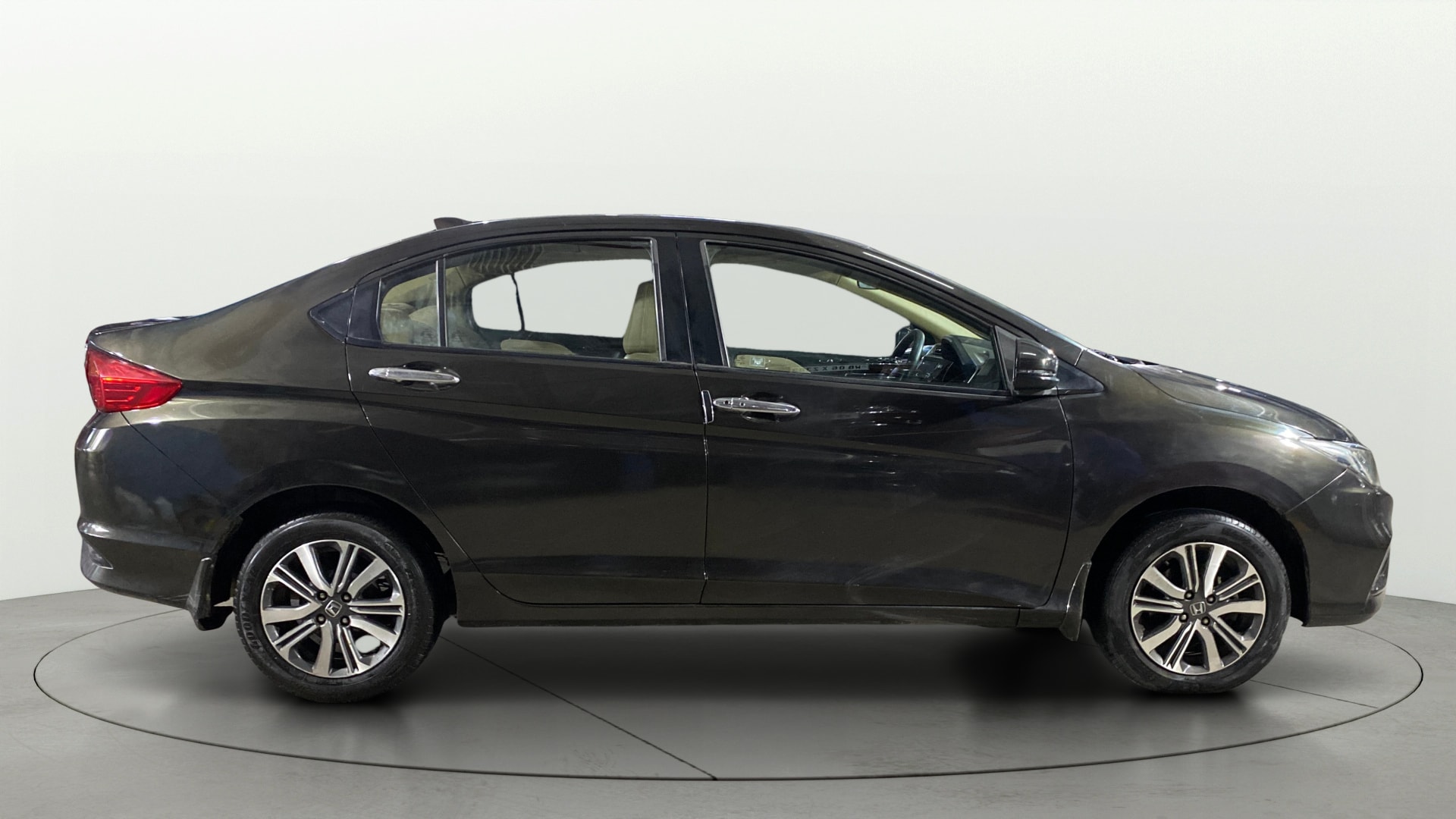 View 2017 Honda City ZX MT Diesel Anniversary Edition Image 9 Used 2017 Honda City ZX MT Diesel Anniversary Edition Image 9