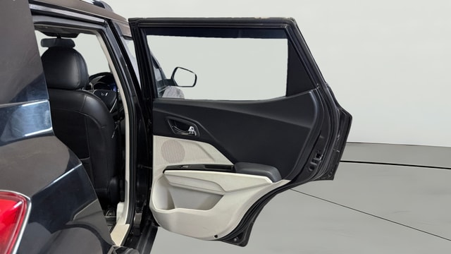 View Mahindra XUV300 Image 6 Used Mahindra XUV300 Image 6