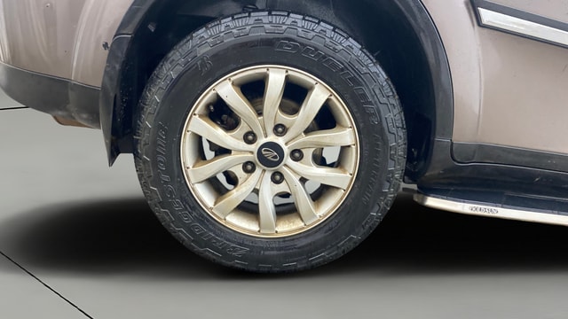 View Mahindra XUV500 Image 35 Used Mahindra XUV500 Image 35