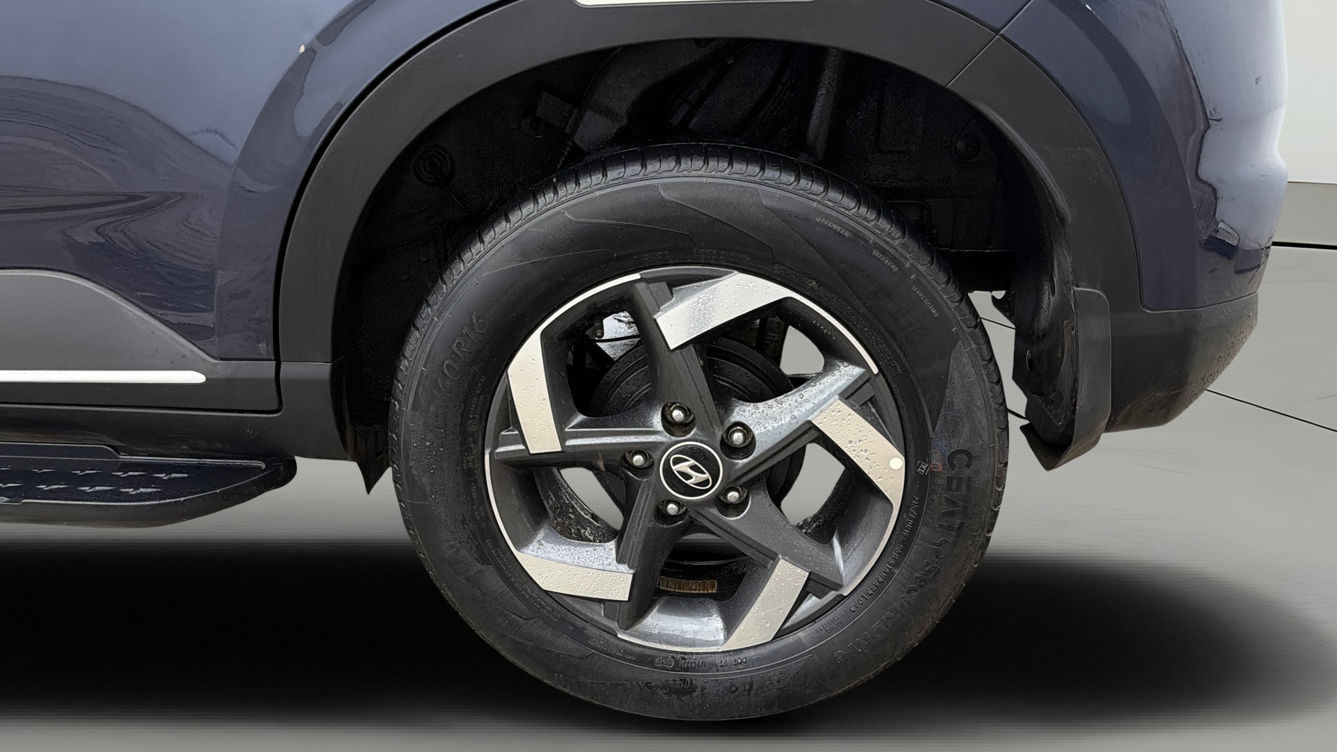 View 2019 Hyundai Venue SX Plus 1.0 Petrol AT Dual Tone Image 12 Used 2019 Hyundai Venue SX Plus 1.0 Petrol AT Dual Tone Image 12
