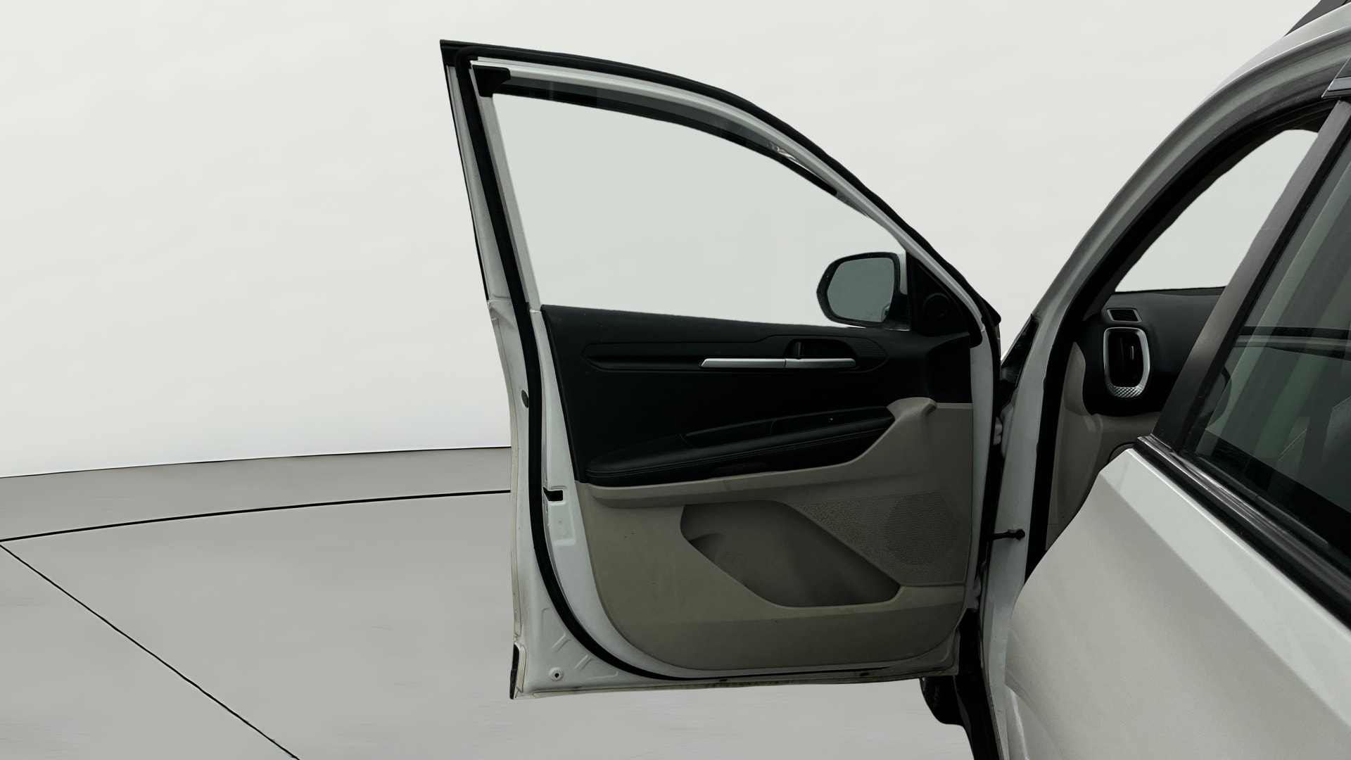 View 2021 Kia Sonet HTX Diesel Image 33 Used 2021 Kia Sonet HTX Diesel Image 33