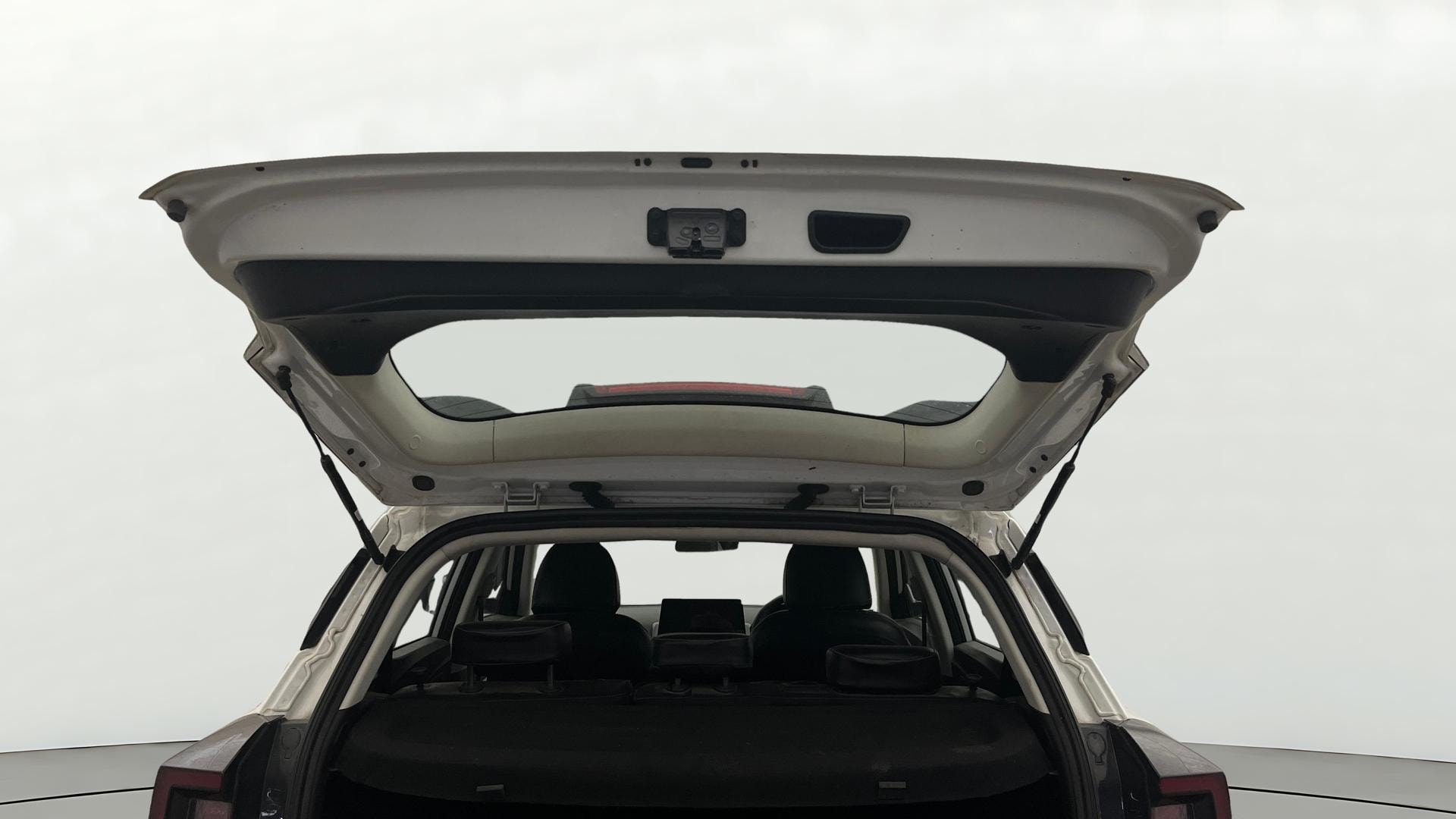 View 2025 Mahindra XUV 3XO AX5L 1.2 TGDi Image 32 Used 2025 Mahindra XUV 3XO AX5L 1.2 TGDi Image 32