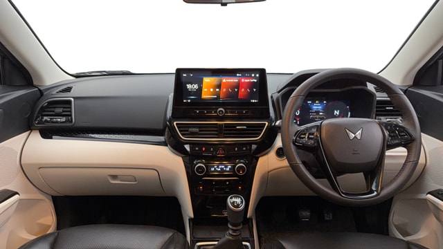 View Mahindra XUV 3XO Image 16 Used Mahindra XUV 3XO Image 16