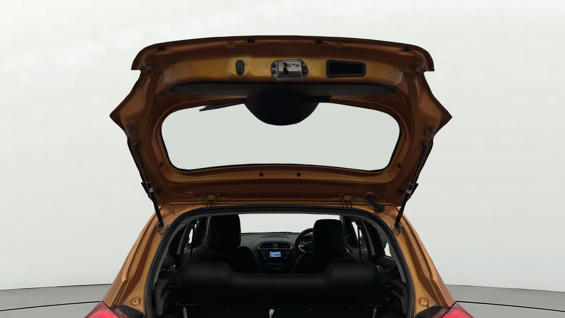 View 2018 Tata Tiago Revotorq XB Image 16 Used 2018 Tata Tiago Revotorq XB Image 16