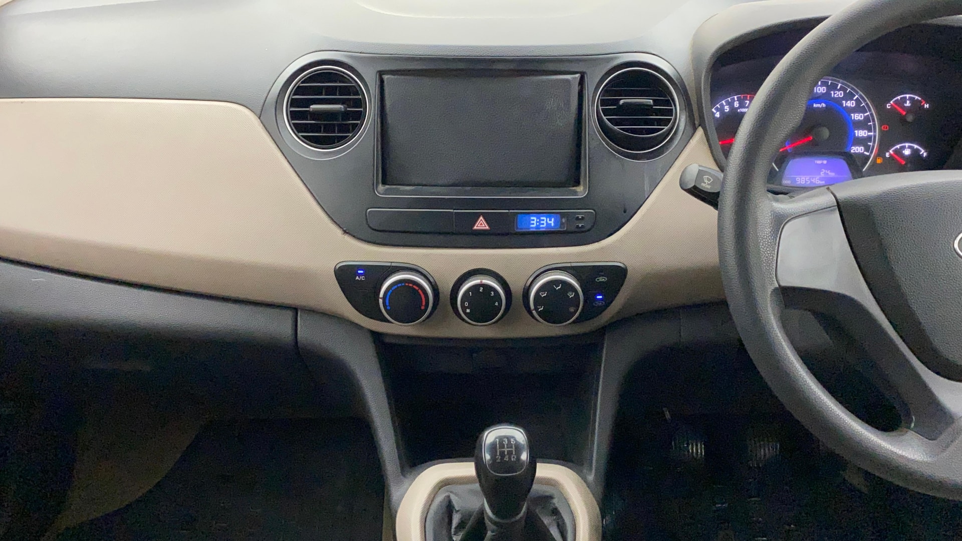 View 2013 Hyundai Grand i10 Magna 1.2 Kappa VTVT Image 17 Used 2013 Hyundai Grand i10 Magna 1.2 Kappa VTVT Image 17