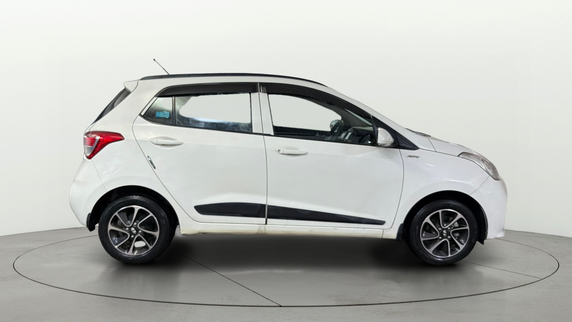 View 2018 Hyundai Grand i10 1.2 Sportz AT Petrol Image 8 Used 2018 Hyundai Grand i10 1.2 Sportz AT Petrol Image 8
