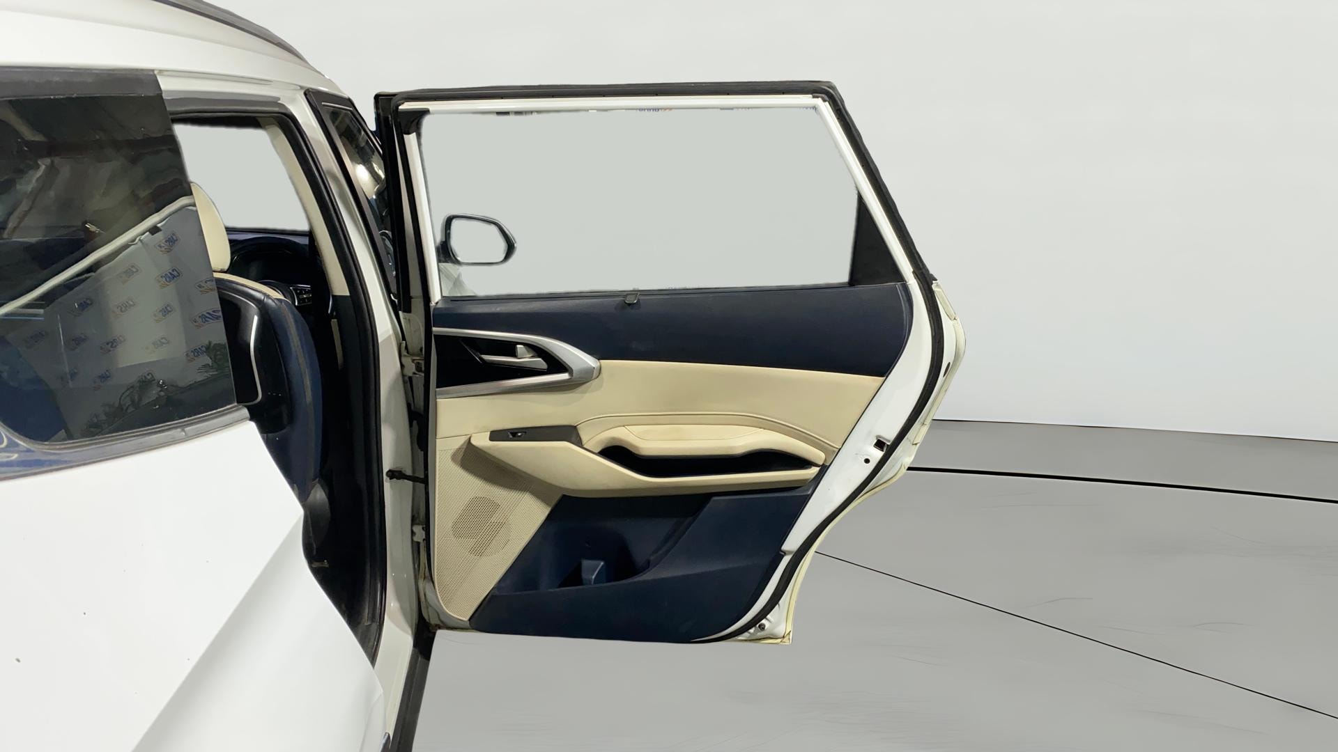 View 2022 Kia Carens Luxury 1.5 Diesel 7 STR Image 6 Used 2022 Kia Carens Luxury 1.5 Diesel 7 STR Image 6