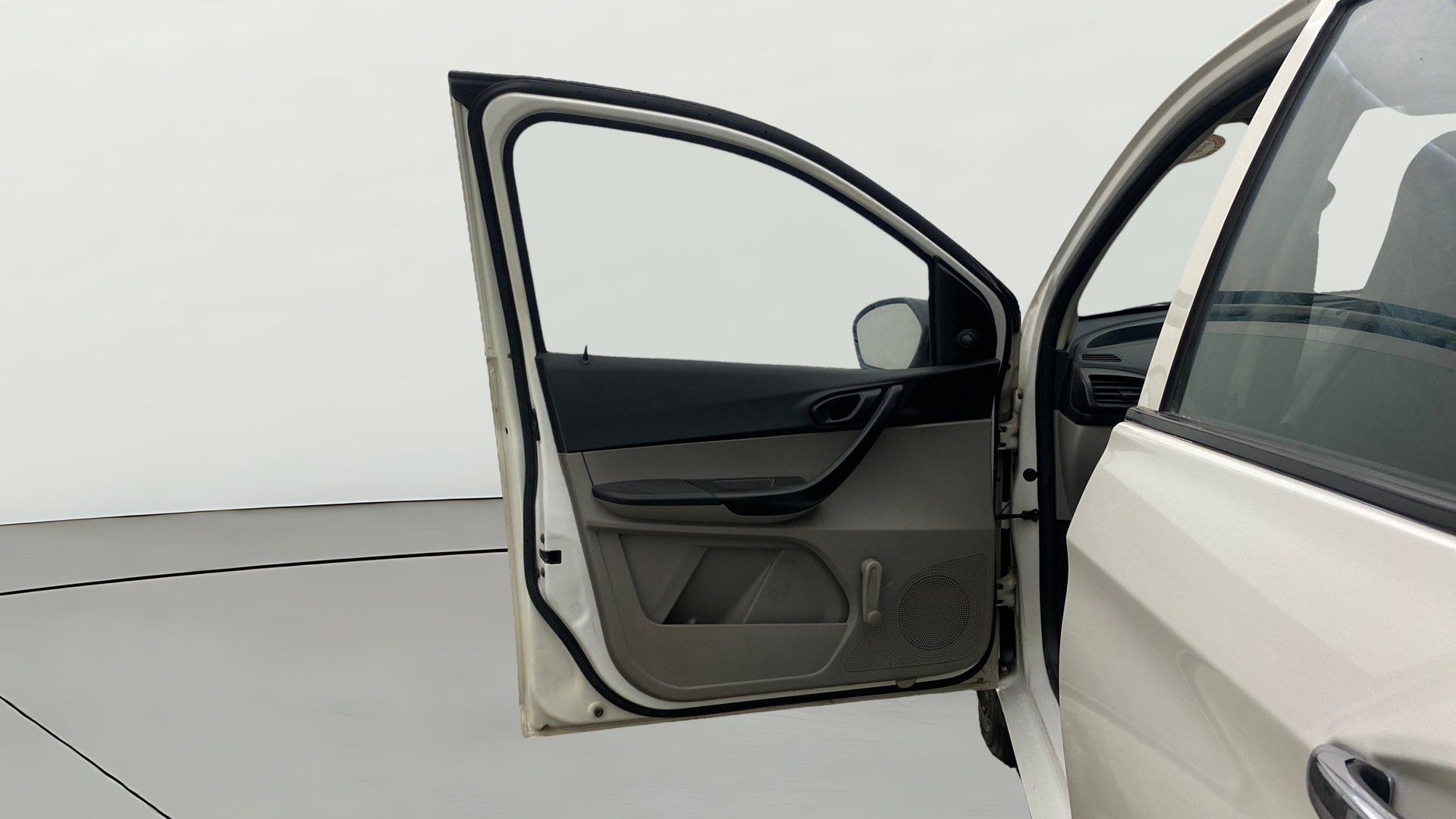 View 2019 Tata Tigor XE Diesel Image 30 Used 2019 Tata Tigor XE Diesel Image 30