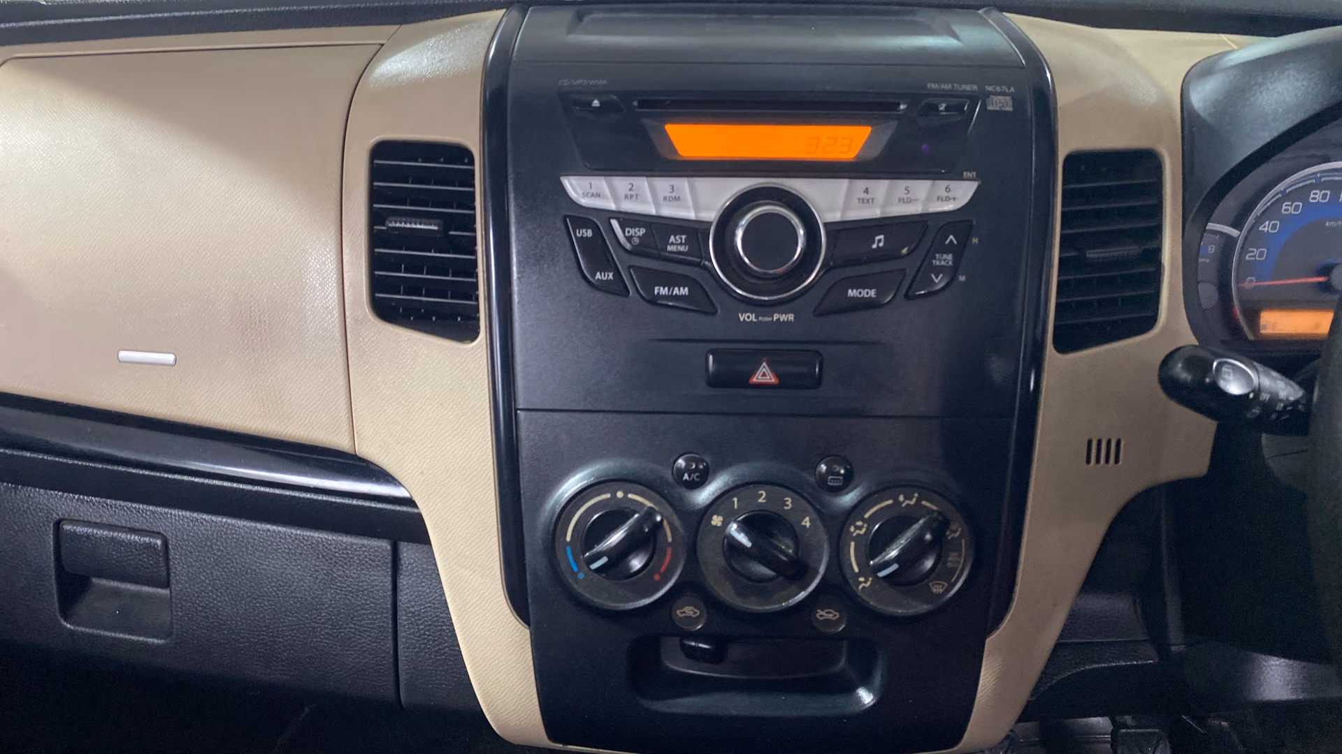 View 2017 Maruti Suzuki 1000 Base Variant Image 17 Used 2017 Maruti Suzuki 1000 Base Variant Image 17