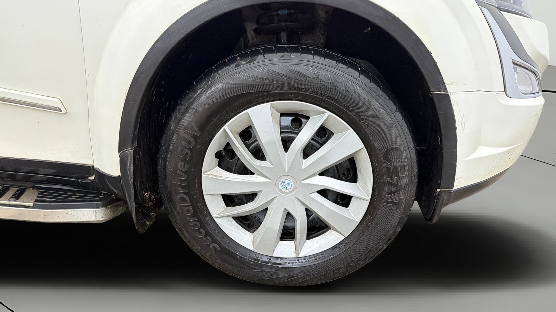 View 2018 Mahindra XUV500 W4 BS4 1.99 litre Image 42 Used 2018 Mahindra XUV500 W4 BS4 1.99 litre Image 42