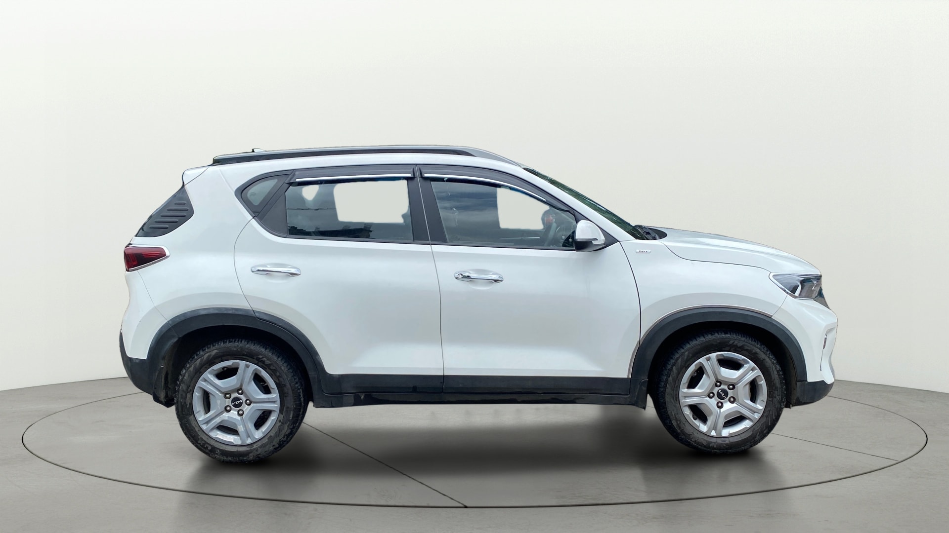 View 2023 Kia Sonet HTX Plus iMT Petrol Image 8 Used 2023 Kia Sonet HTX Plus iMT Petrol Image 8