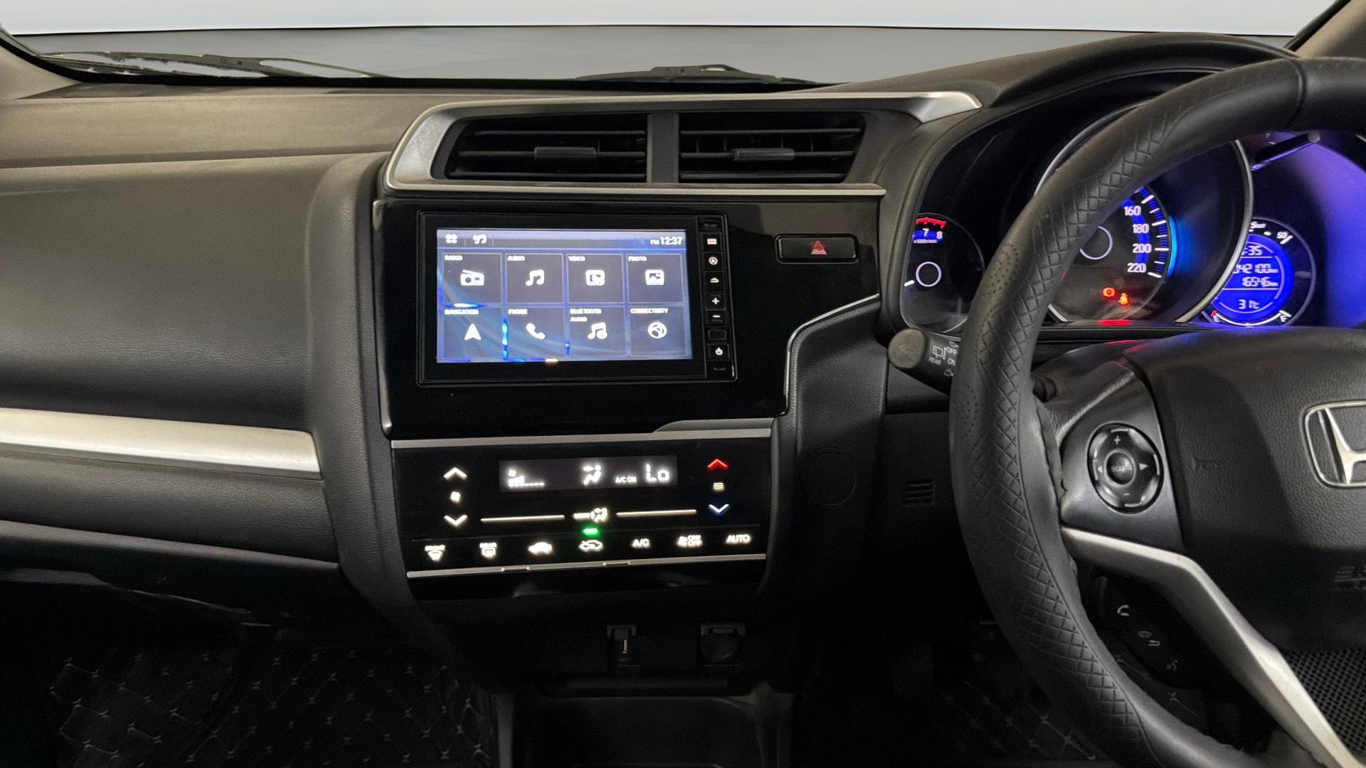 View 2019 Honda WR-V S MT Diesel Edge Edition Image 17 Used 2019 Honda WR-V S MT Diesel Edge Edition Image 17