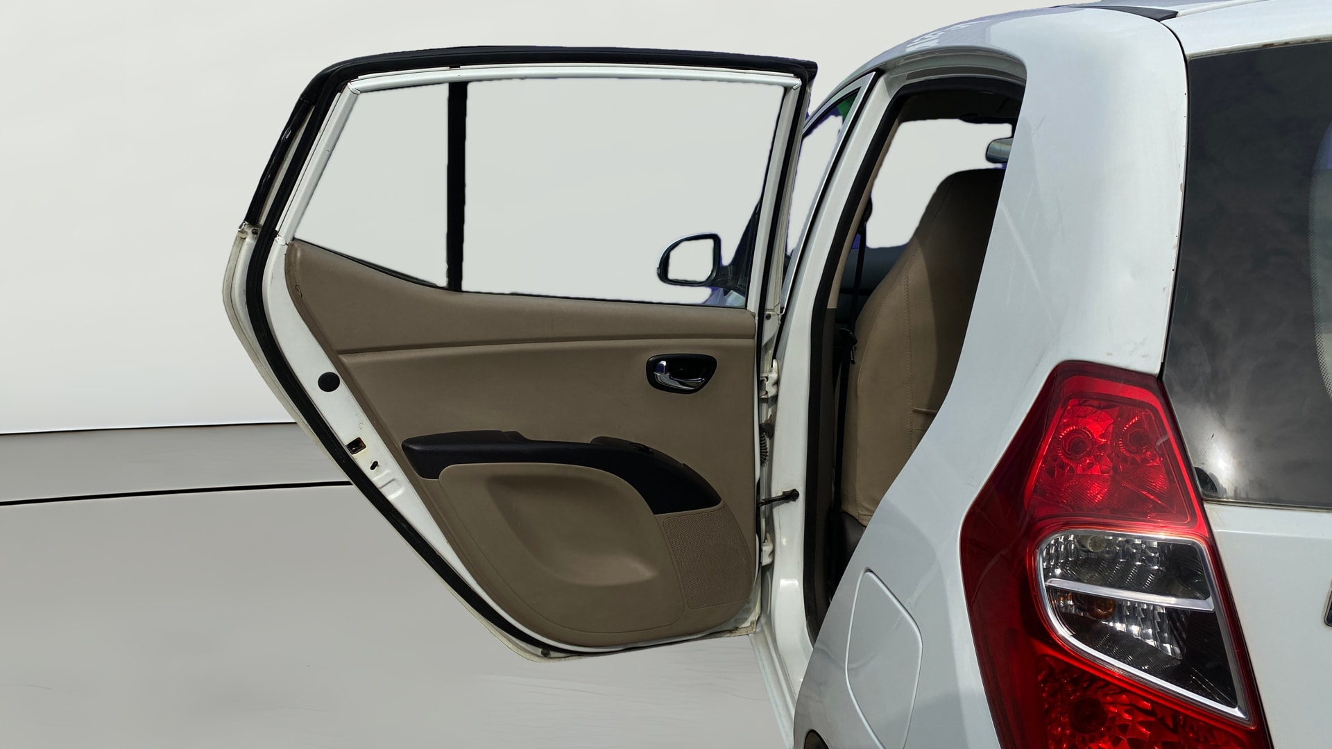 View 2013 Hyundai i10 1.2 Magna MT Image 22 Used 2013 Hyundai i10 1.2 Magna MT Image 22