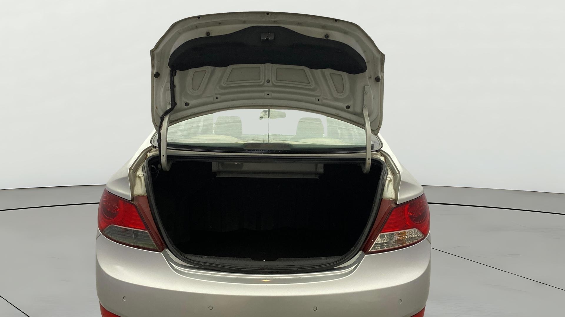 View 2013 Hyundai Fluidic Verna 1.6 CRDI EX Image 16 Used 2013 Hyundai Fluidic Verna 1.6 CRDI EX Image 16