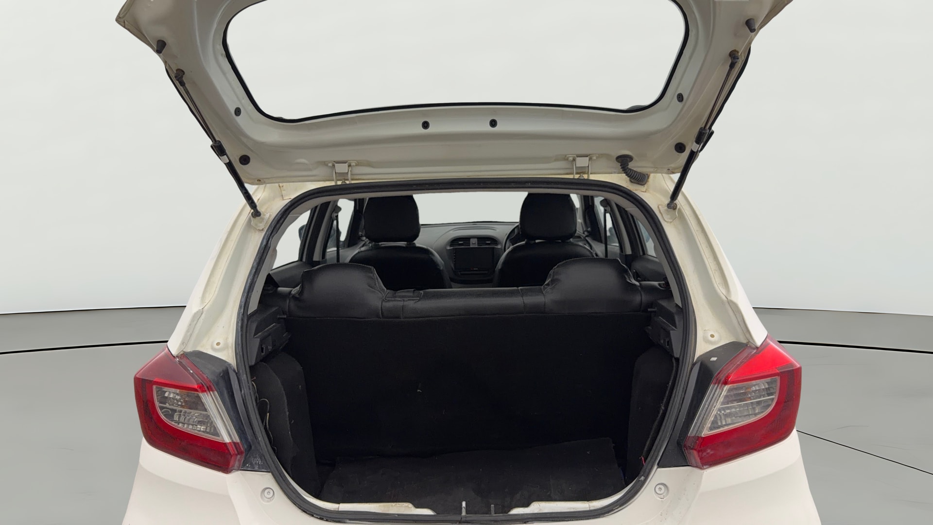 View 2025 Tata Tiago Revotorq XB Image 36 Used 2025 Tata Tiago Revotorq XB Image 36