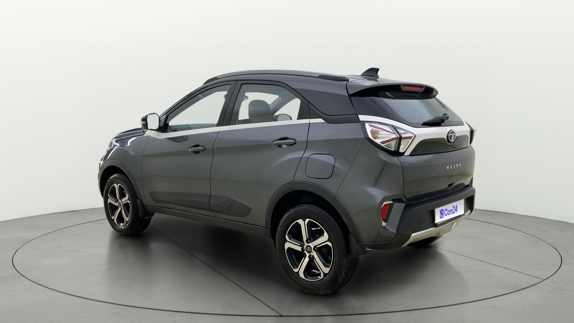 View 2022 Tata Nexon Revotorq XZA Plus AMT Image 2 Used 2022 Tata Nexon Revotorq XZA Plus AMT Image 2
