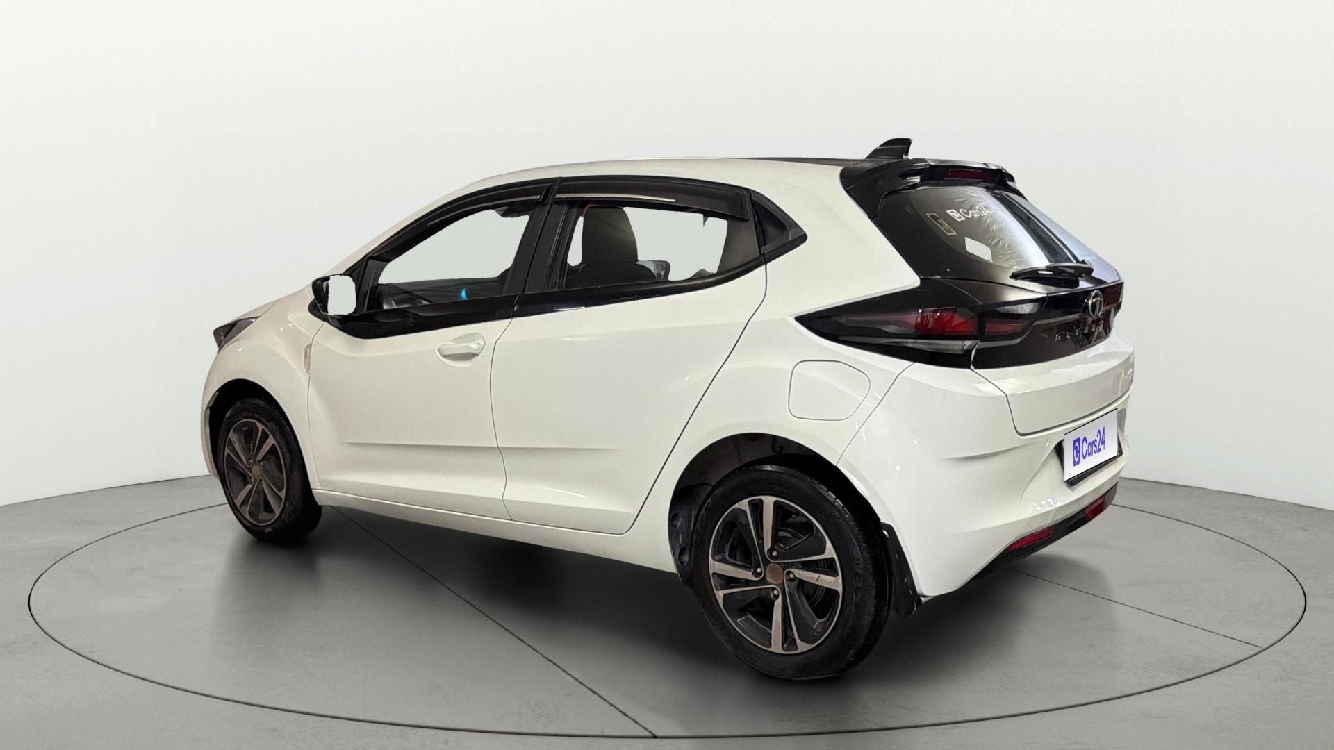 View 2023 Tata Altroz XZ Petrol Image 2 Used 2023 Tata Altroz XZ Petrol Image 2
