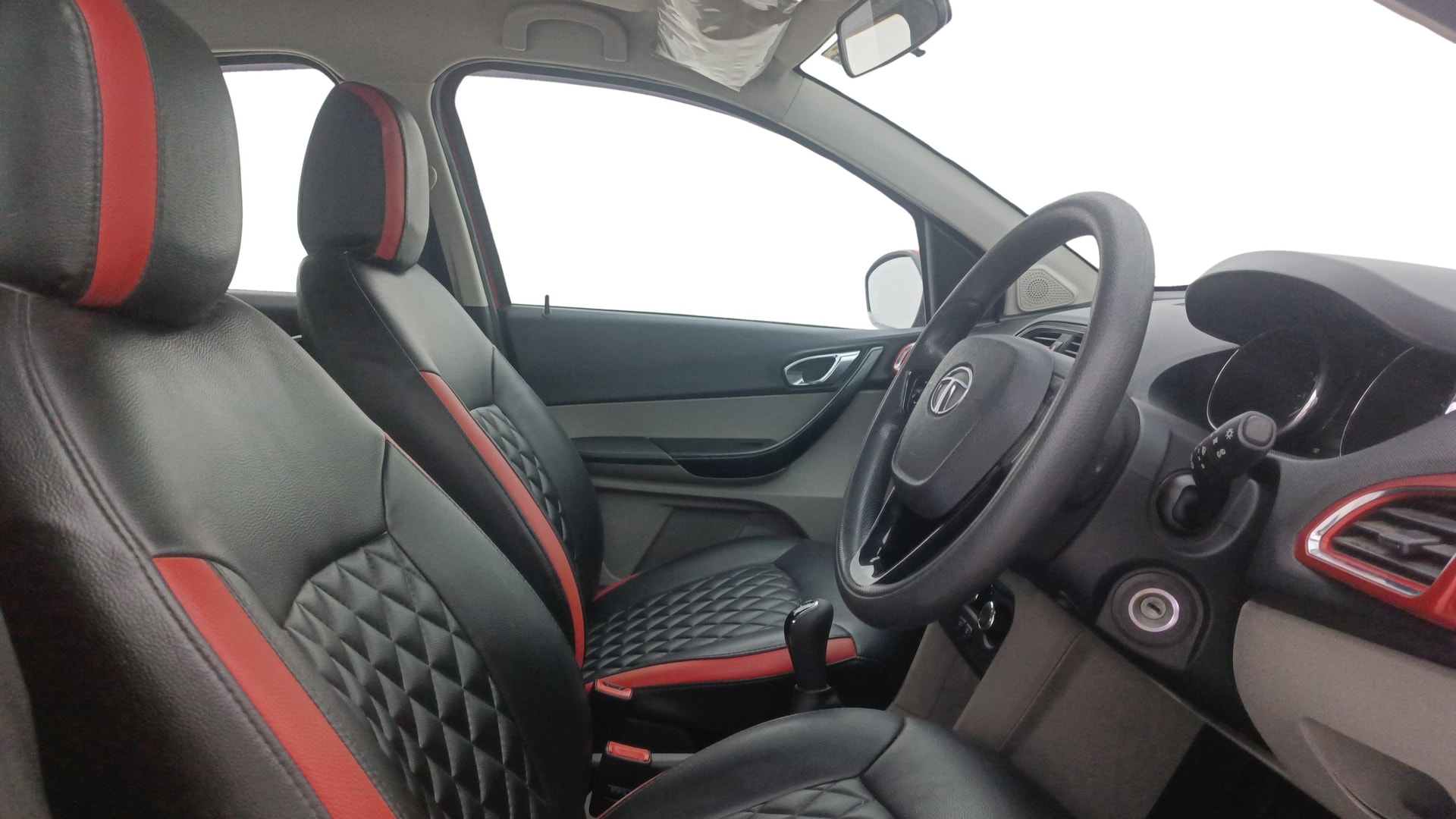 View 2018 Tata Tiago Revotorq XB Image 16 Used 2018 Tata Tiago Revotorq XB Image 16