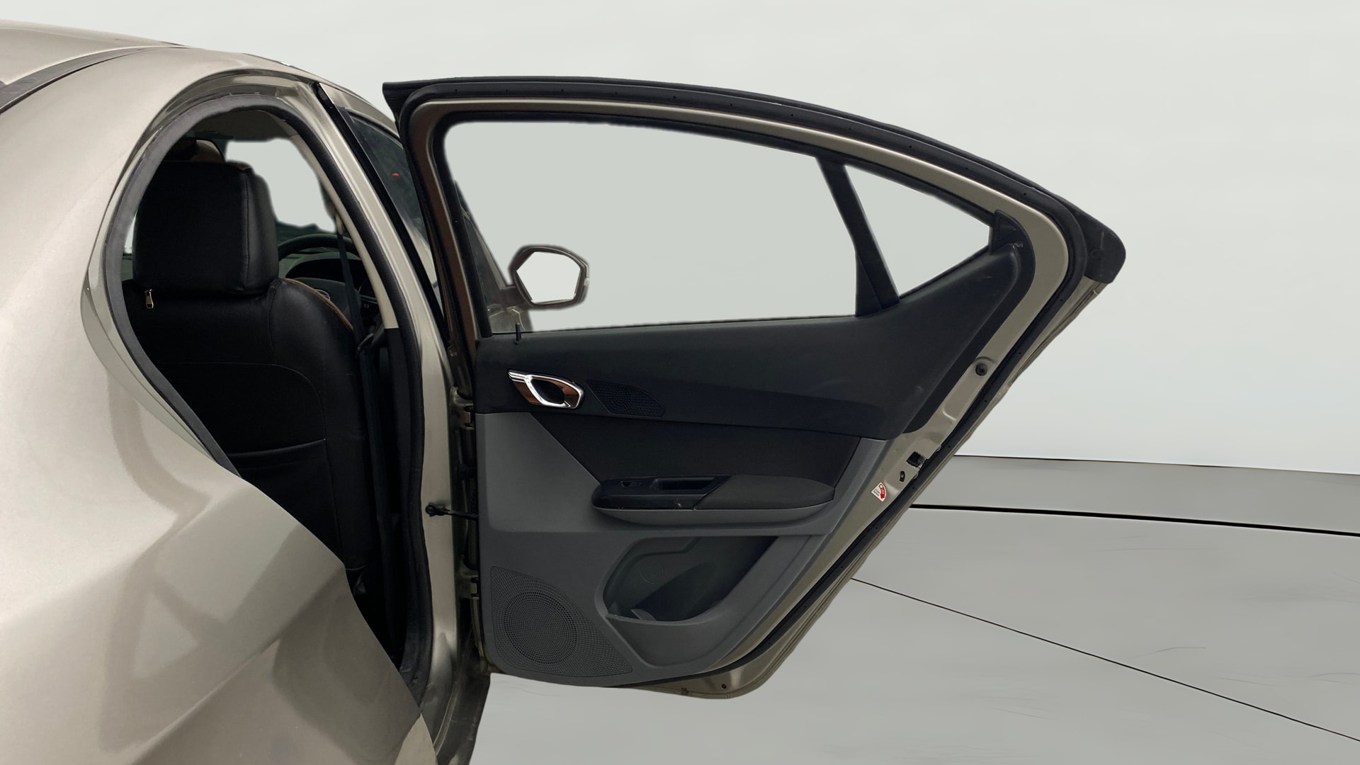 View 2019 Tata Tigor XE Diesel Image 7 Used 2019 Tata Tigor XE Diesel Image 7