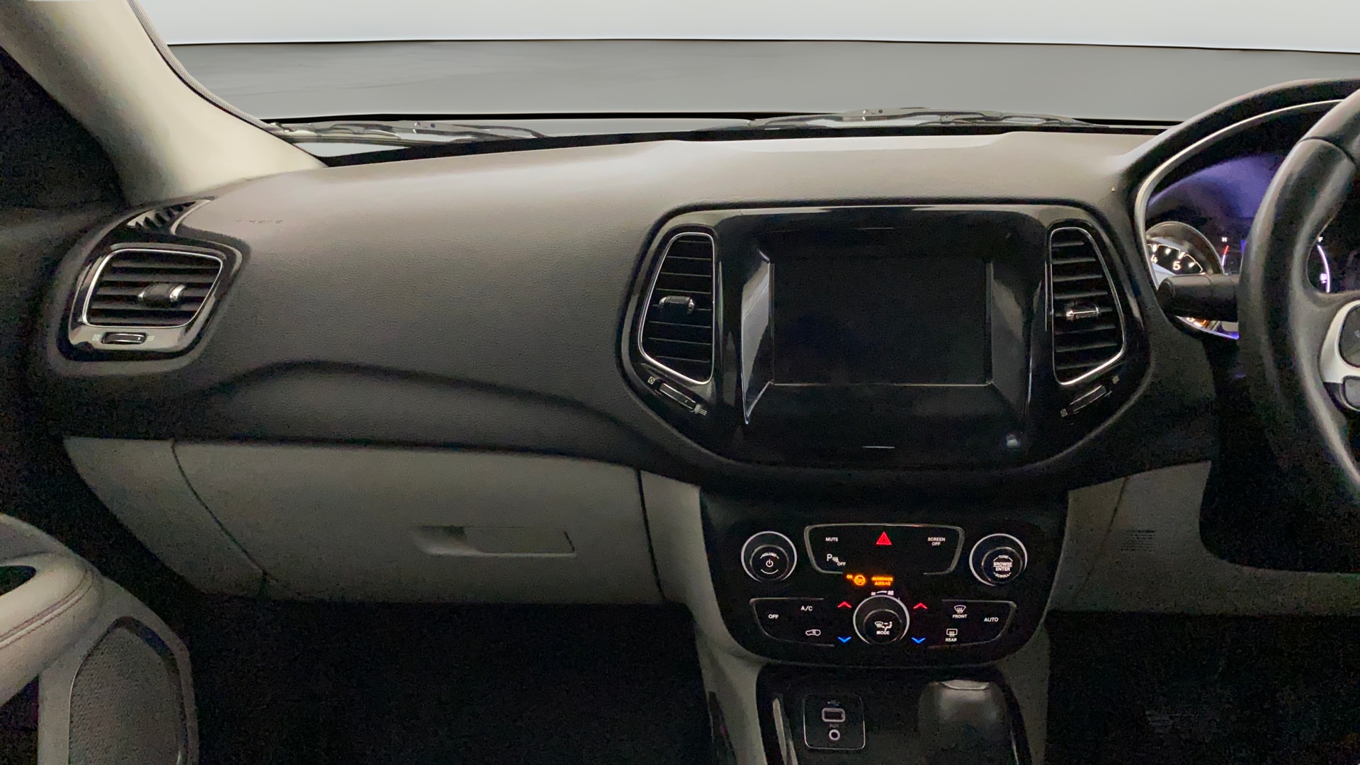 View 2017 Jeep Compass Limited (O)1.4 Multi AIR Petrol DDCT AT BS IV Image 17 Used 2017 Jeep Compass Limited (O)1.4 Multi AIR Petrol DDCT AT BS IV Image 17