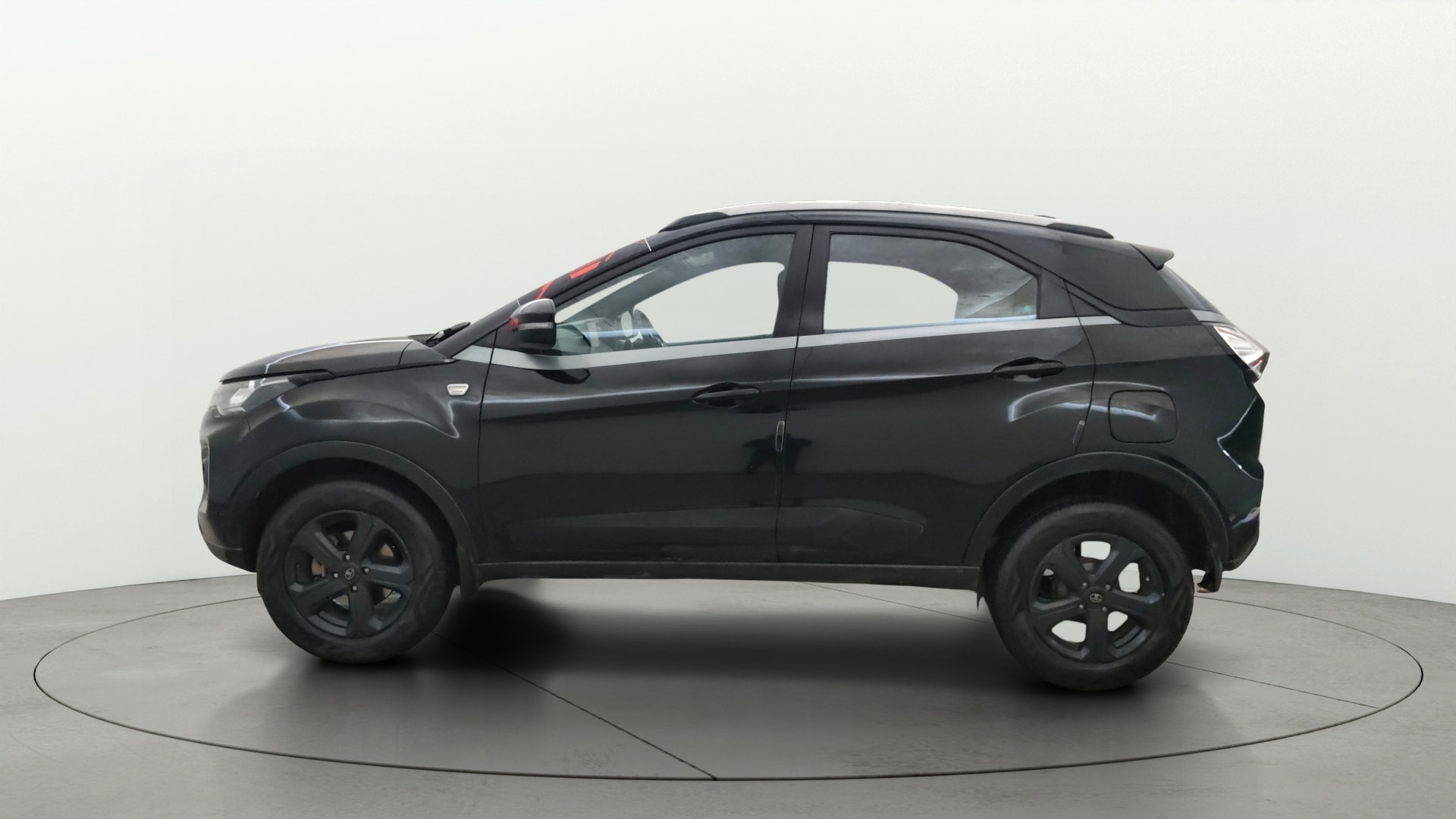 View 2021 Tata Nexon Revotorq XZ Plus Dark Image 5 Used 2021 Tata Nexon Revotorq XZ Plus Dark Image 5