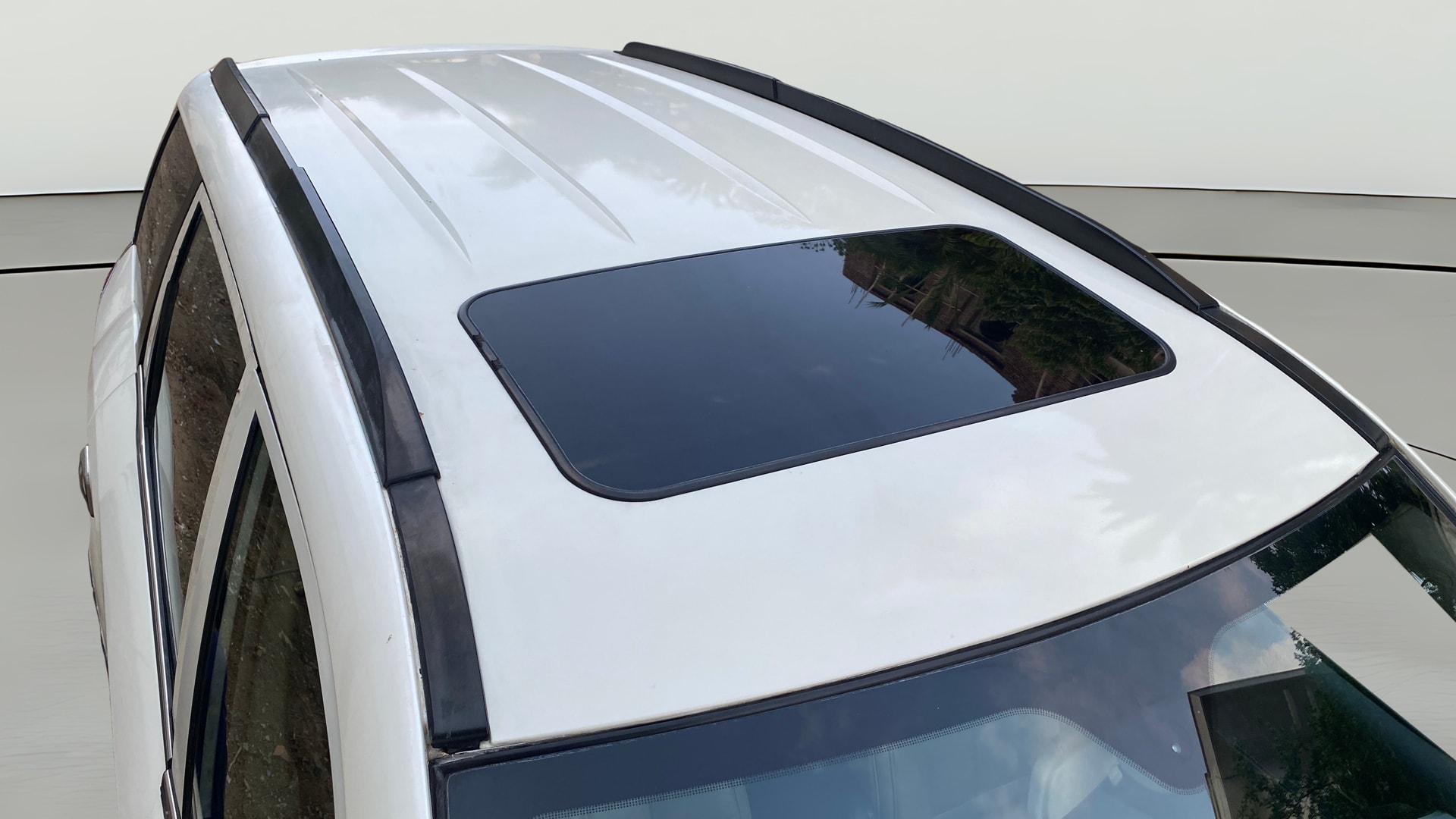 View 2016 Mahindra XUV500 W10 FWD Image 7 Used 2016 Mahindra XUV500 W10 FWD Image 7