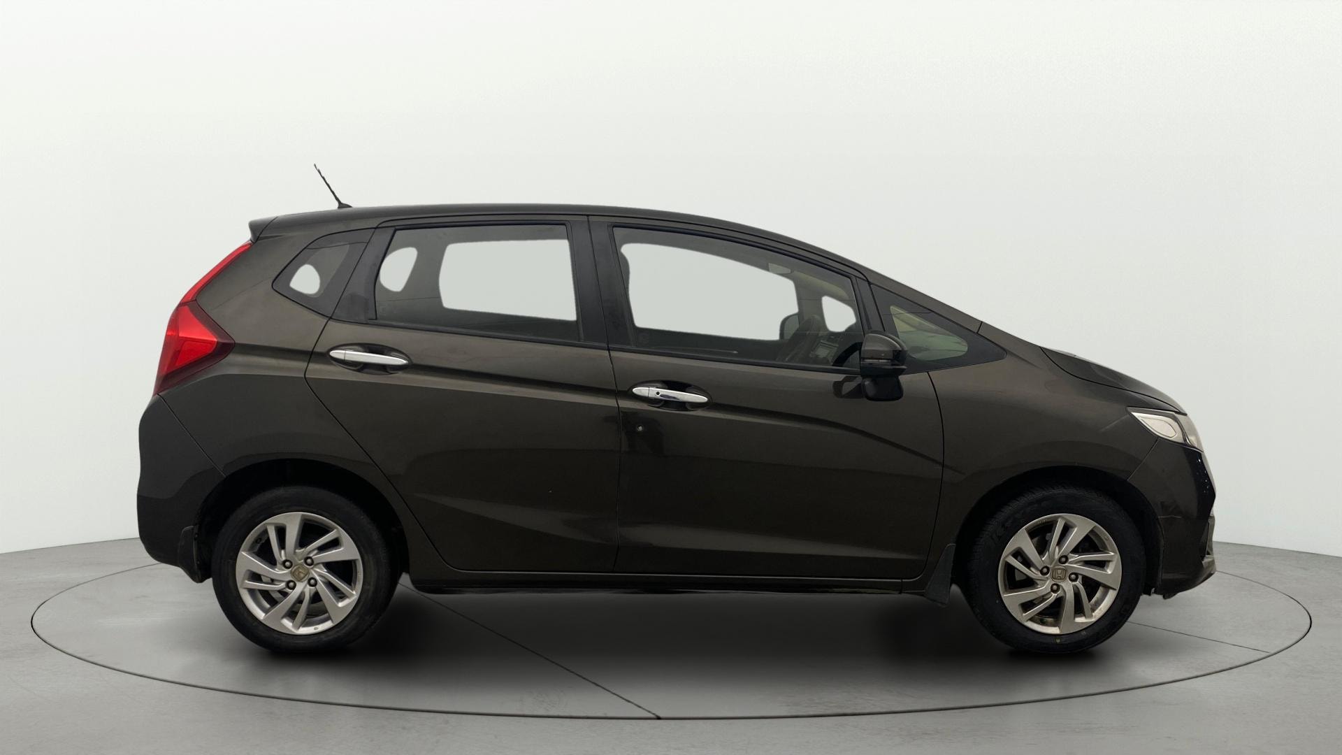 View 2021 Honda Jazz E MT Diesel Image 9 Used 2021 Honda Jazz E MT Diesel Image 9