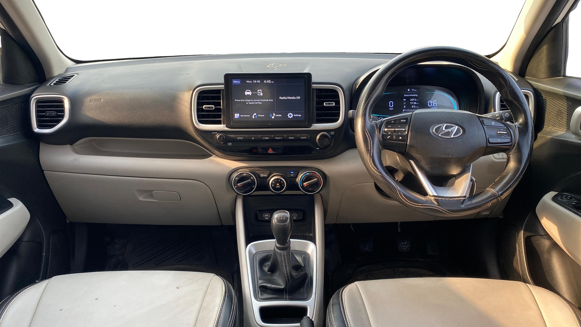 View 2023 Hyundai Venue E 1.2 Petrol BS IV Image 15 Used 2023 Hyundai Venue E 1.2 Petrol BS IV Image 15