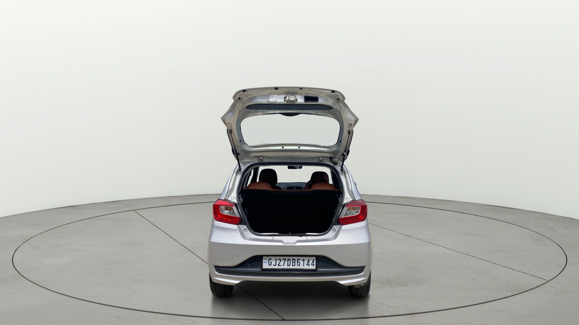 View 2020 Tata Tiago Revotorq XB Image 16 Used 2020 Tata Tiago Revotorq XB Image 16
