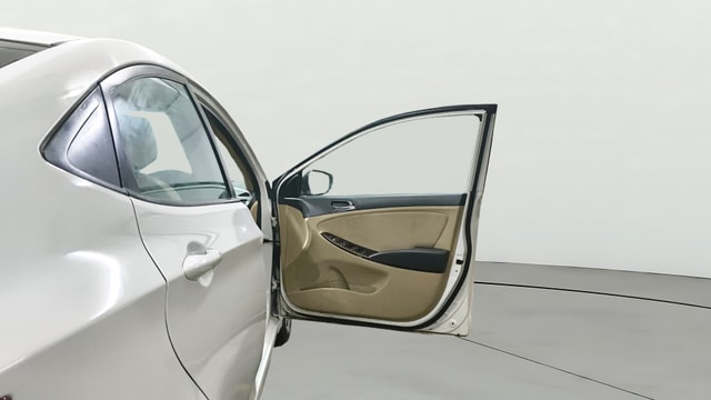 View Hyundai Fluidic Verna Image 46 Used Hyundai Fluidic Verna Image 46