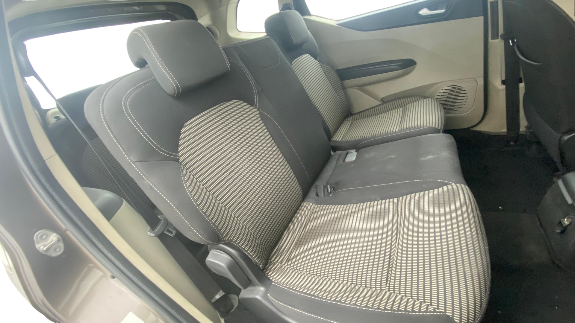 View 2023 Renault Triber RXZ Image 30 Used 2023 Renault Triber RXZ Image 30