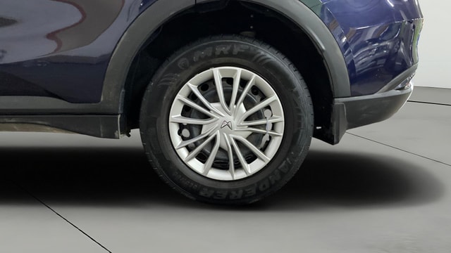View Mahindra XUV700 Image 7 Used Mahindra XUV700 Image 7