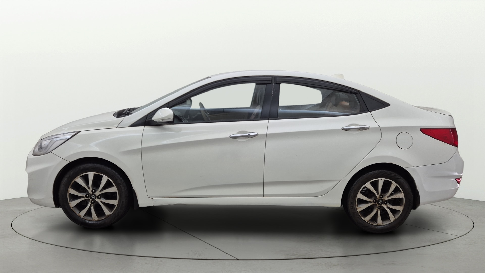 View 2014 Hyundai Fluidic Verna 1.6 CRDI SX AT Image 5 Used 2014 Hyundai Fluidic Verna 1.6 CRDI SX AT Image 5